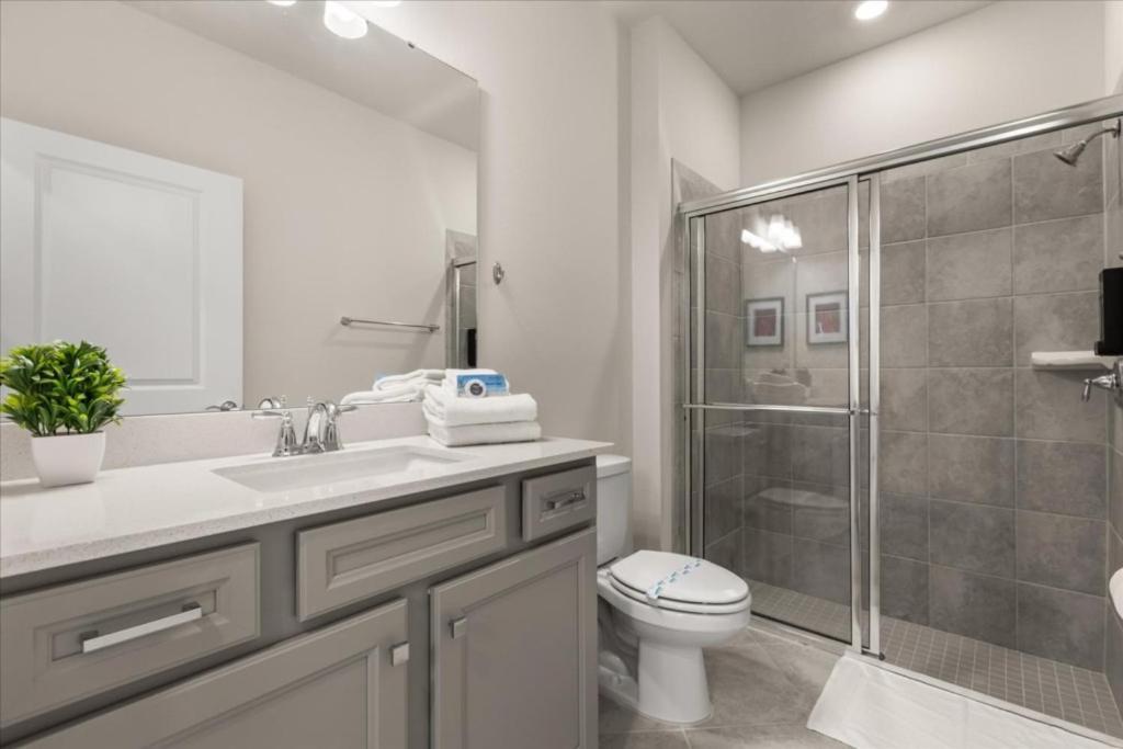 5 Bedrooms - 4,5 Bathrooms - Windsor Cay 16053bw