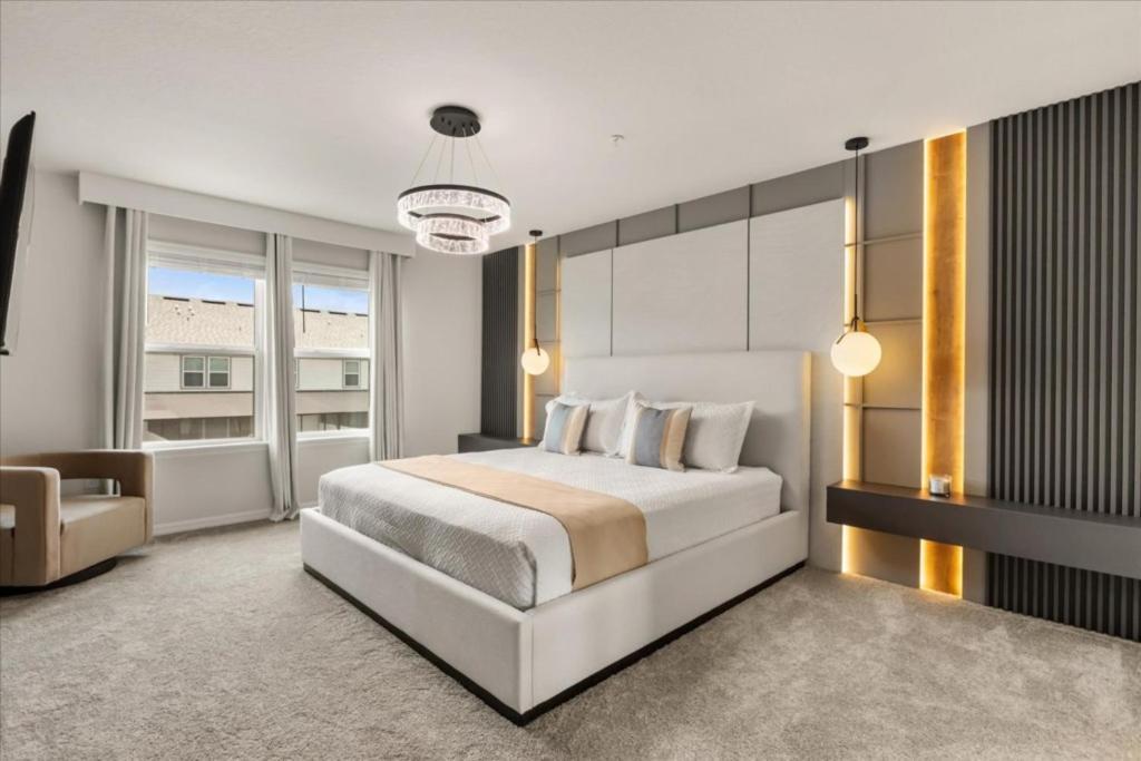 5 Bedrooms - 4,5 Bathrooms - Windsor Cay 16053bw *