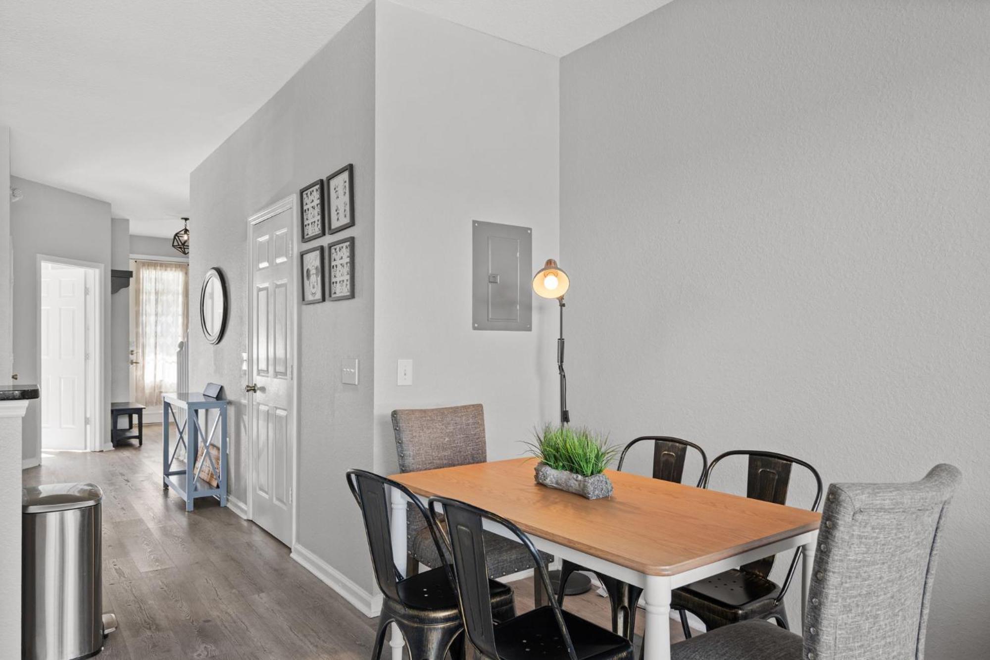 3 Bedrooms - 3 Bathrooms - Windsor Hills 7659sk *