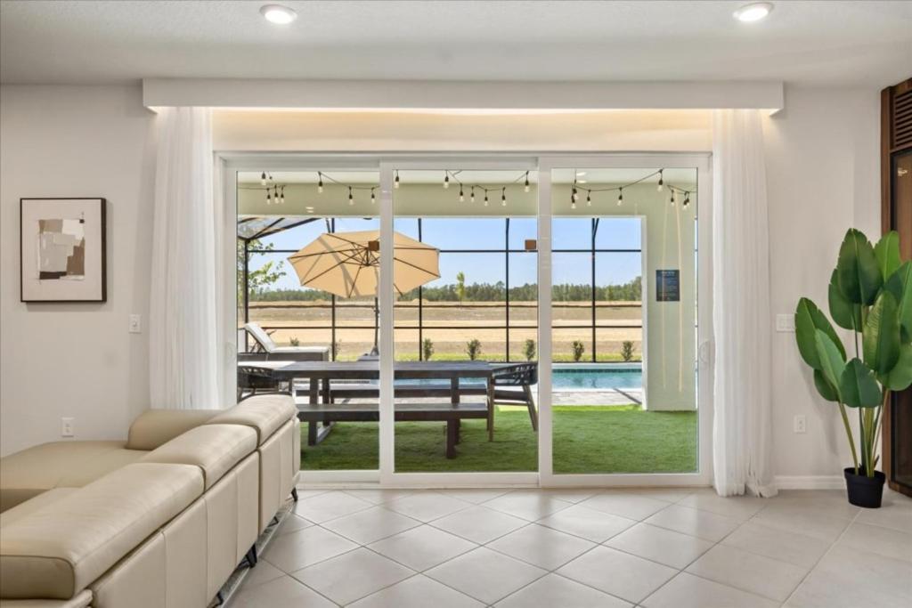 10 Bedrooms - 8 Bathrooms - Windsor Cay 15953cc *
