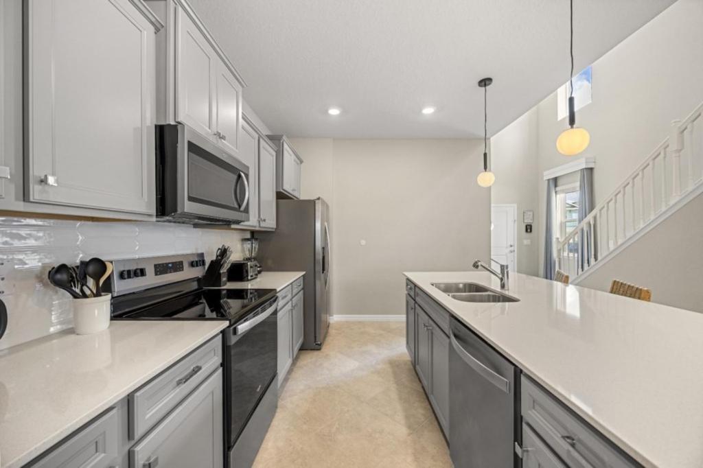 6 Bedrooms - 4,5 Bathrooms - Windsor Cay16007sc