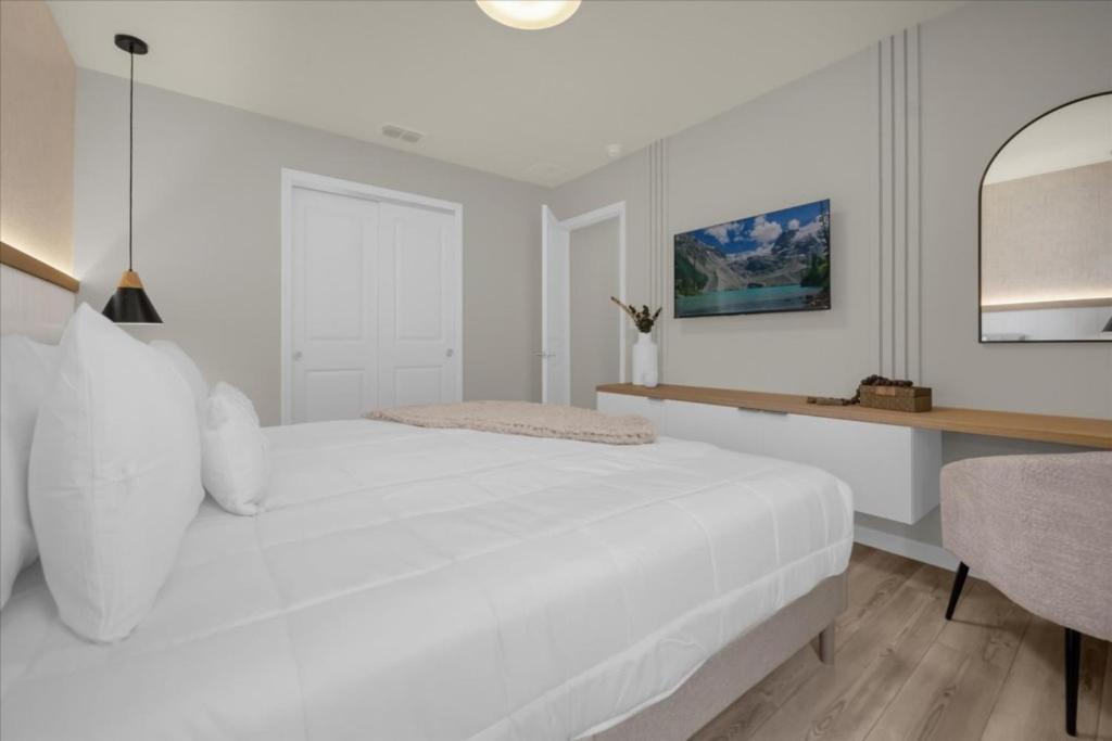 7 Bedrooms - 5,5 Bathrooms - Windsor Cay 16228sk *