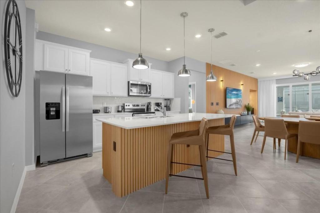 7 Bedrooms - 5,5 Bathrooms - Windsor Cay 15983sc *