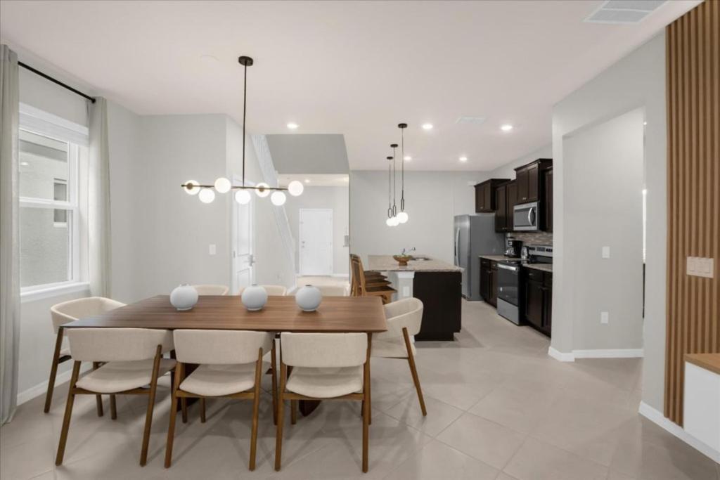7 Bedrooms - 5,5 Bathrooms - Windsor Cay 16225sk Orlando