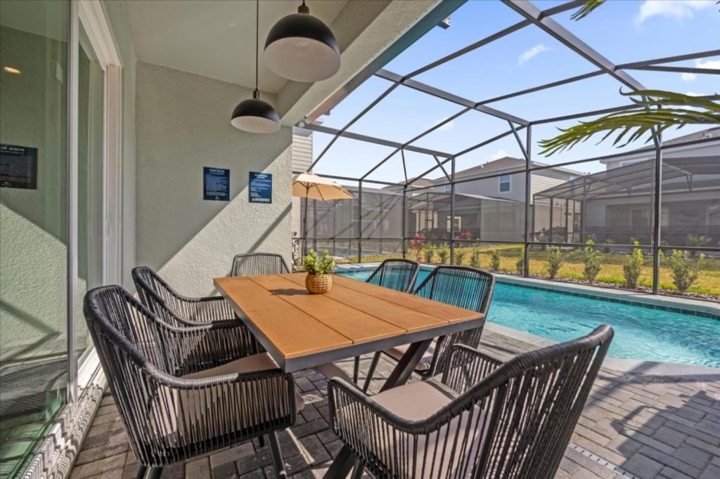 5 Bedrooms - 4 Bathrooms - Windsor Cay 16214tw Holiday home