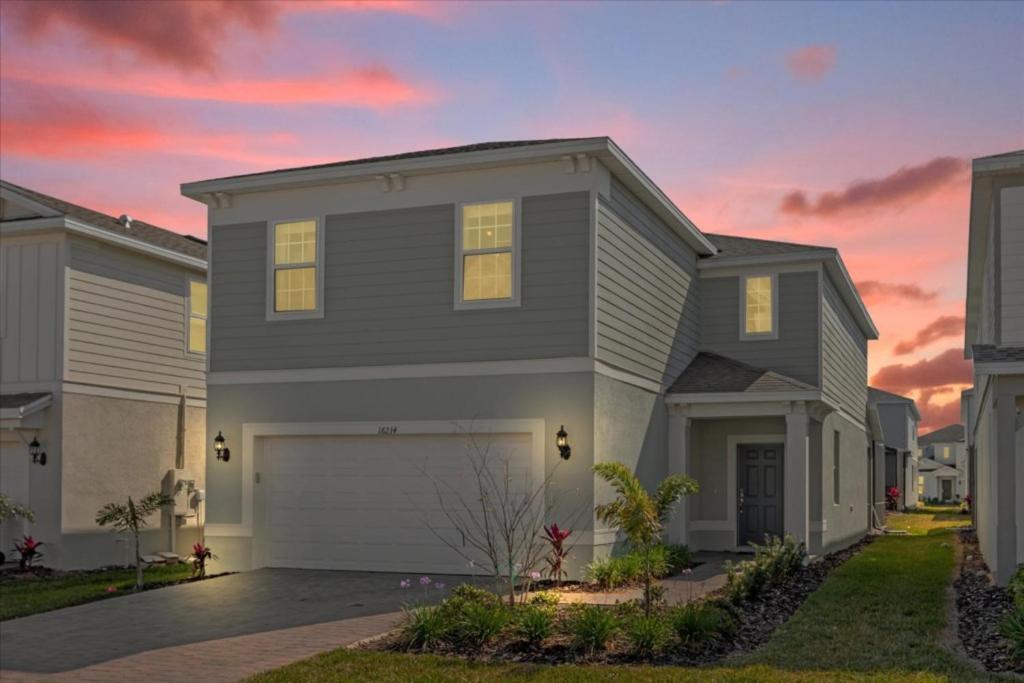 5 Bedrooms - 4 Bathrooms - Windsor Cay 16214tw * Orlando