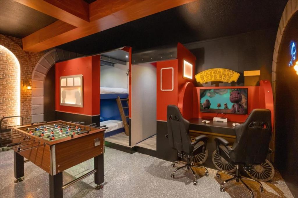 5 Bedrooms - 4 Bathrooms - Windsor Cay 16214tw