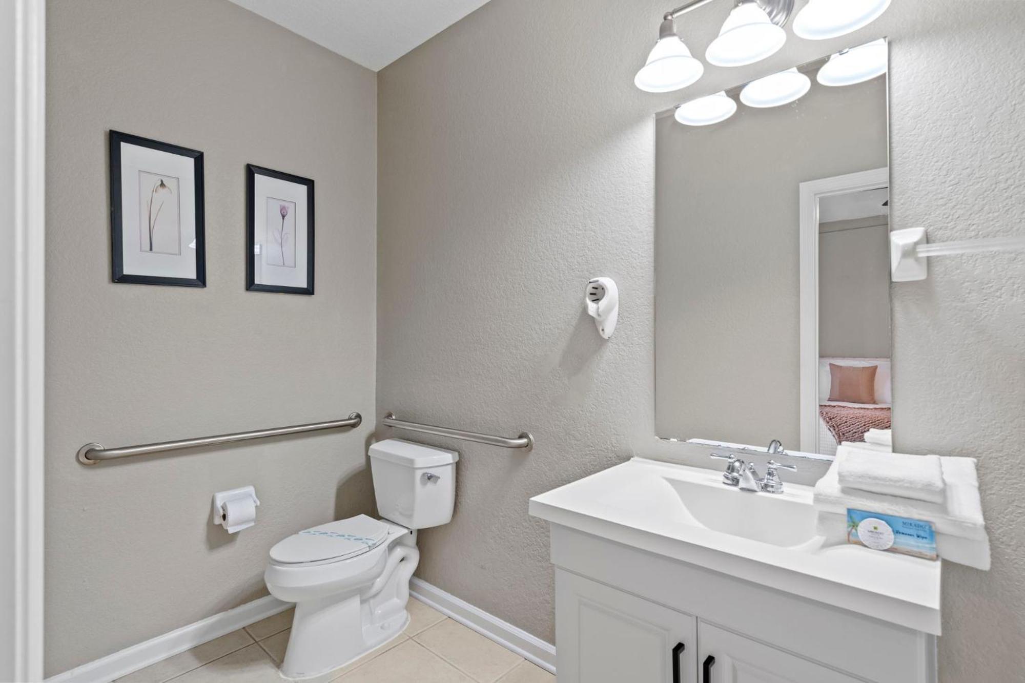 3 Bedrooms - 3,5 Bathrooms - Vista Cay 4845-148 *