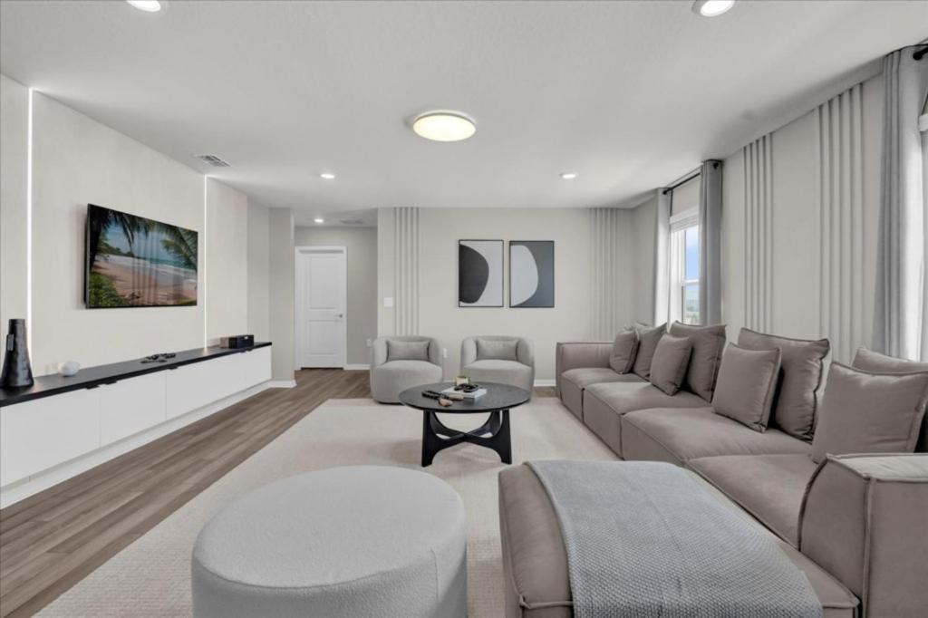 7 Bedrooms - 5,5 Bathrooms - Windsor Cay 16202tw