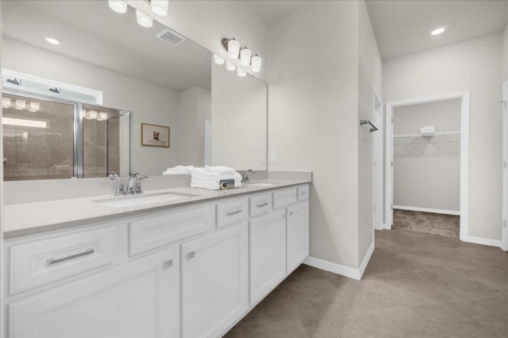 Holiday home 6 Bedrooms - 4 Bathrooms - Windsor Cay 16200sm