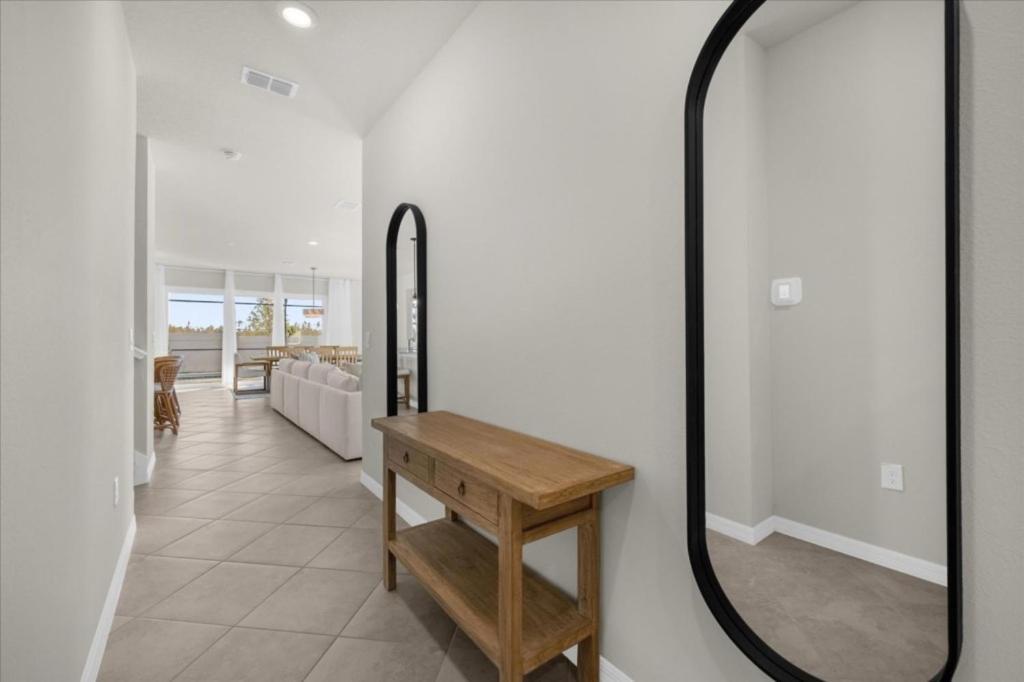 6 Bedrooms - 4 Bathrooms - Windsor Cay 16200sm Holiday home *