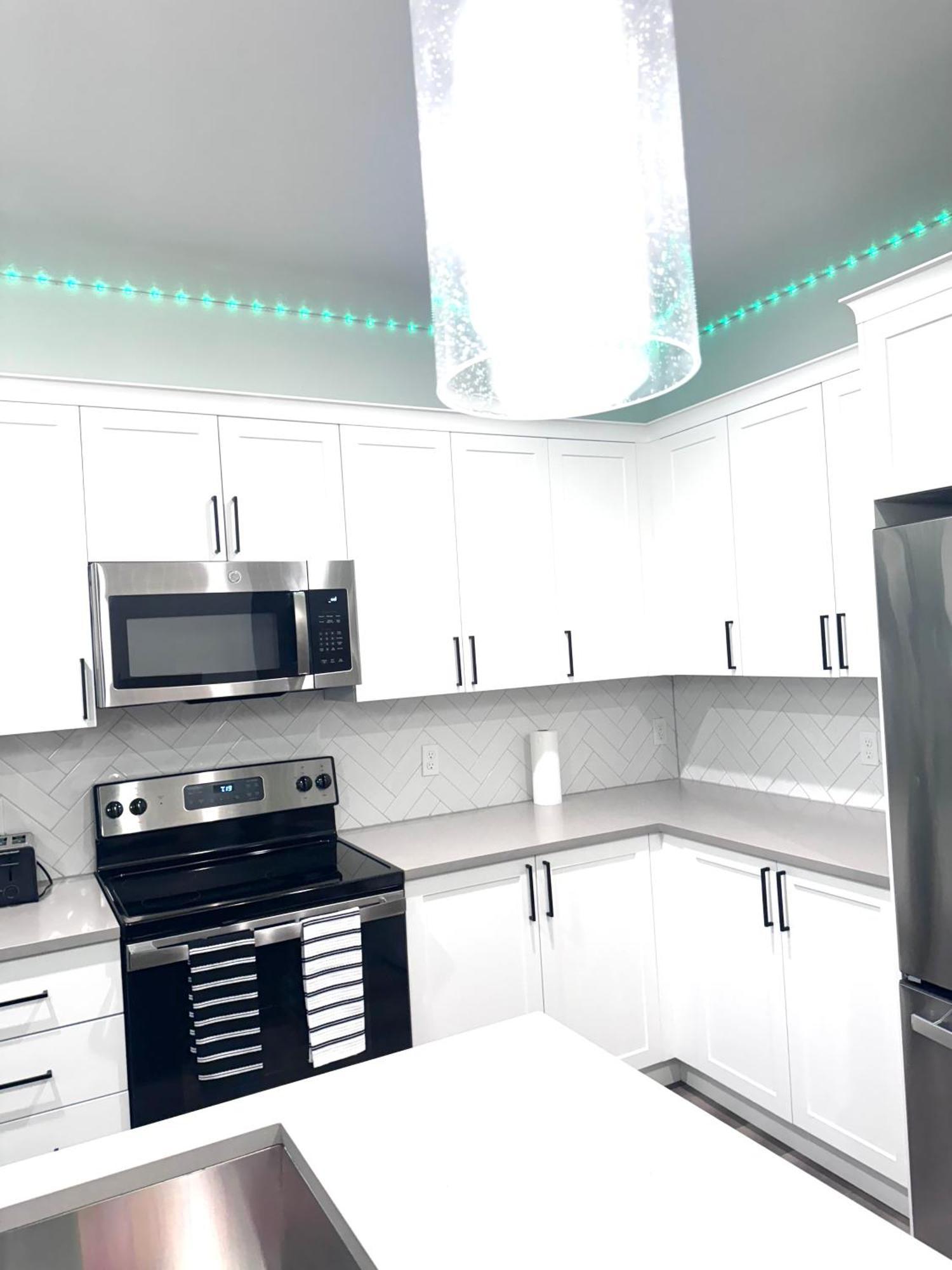 Modern Retreat Near Mco In Gated Community With Resort-style Amenities & Free Parking *