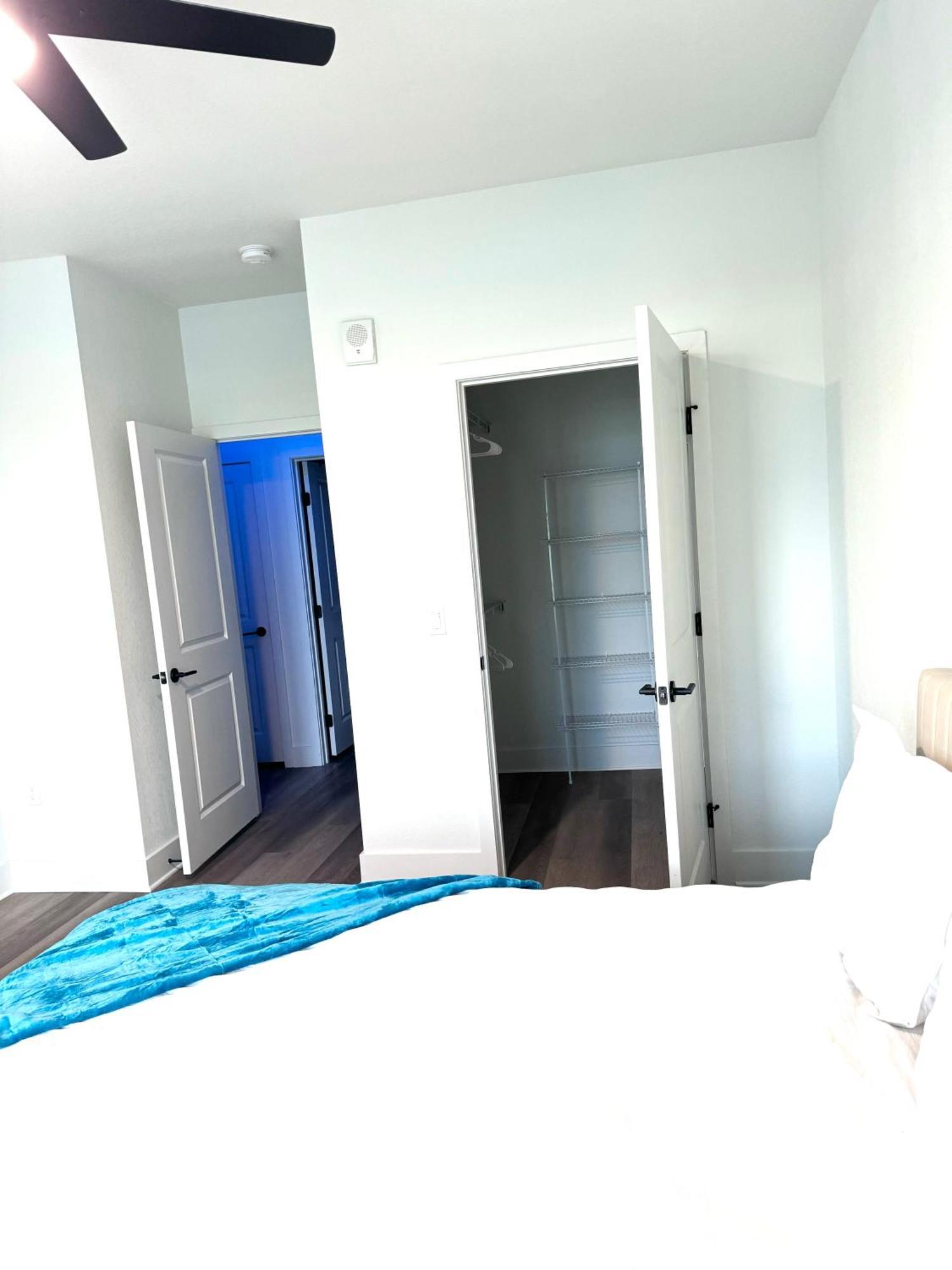 Modern Retreat Near Mco In Gated Community With Resort-style Amenities & Free Parking * Orlando