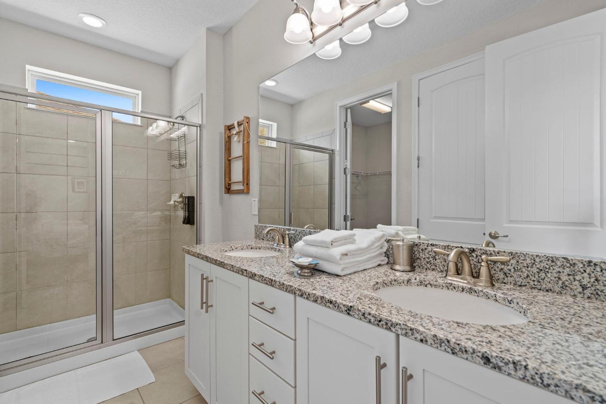 5 Bedrooms- 4,5 Bathrooms- Reunion 7641 Fd *