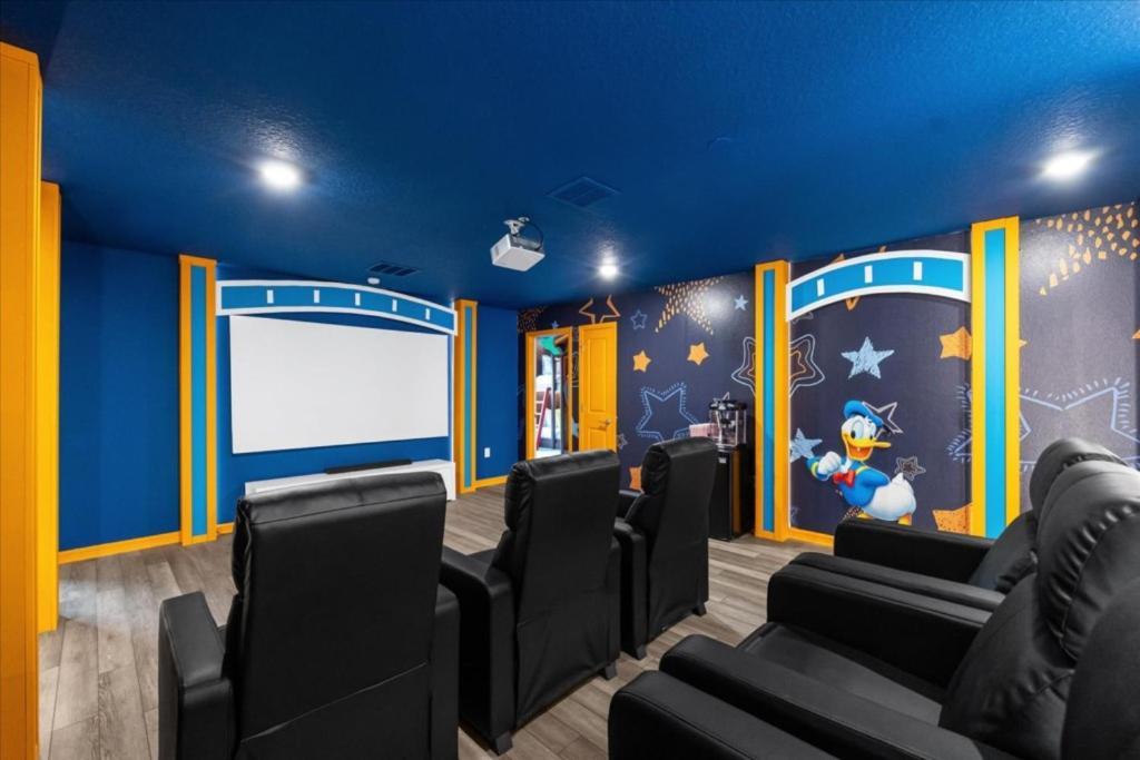 8 Bedrooms- 6 Bathrooms- Windsor Cay16280sm Holiday home Orlando