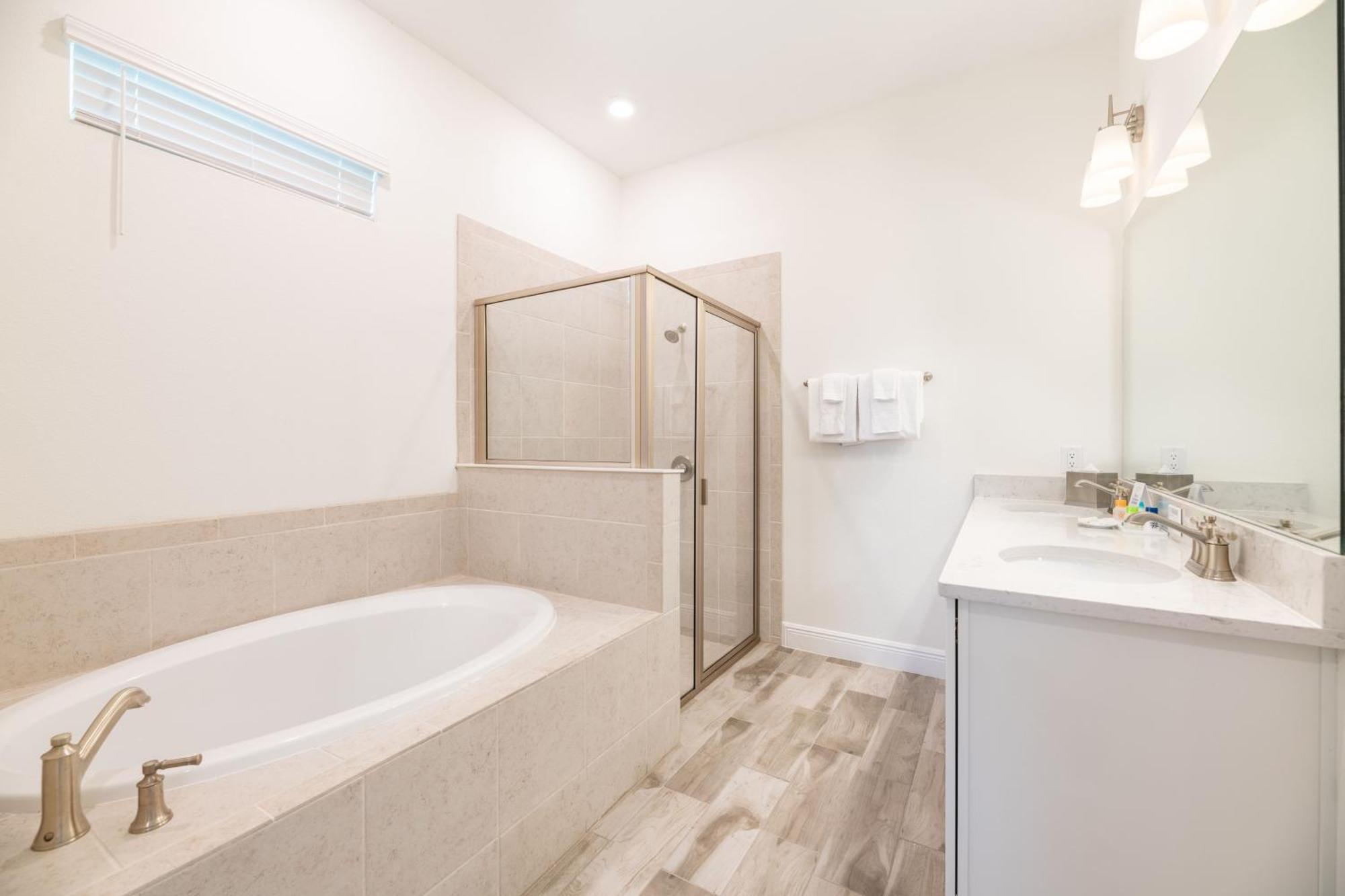 Lovely Near With Margaritaville Island H20 Access - 8145su