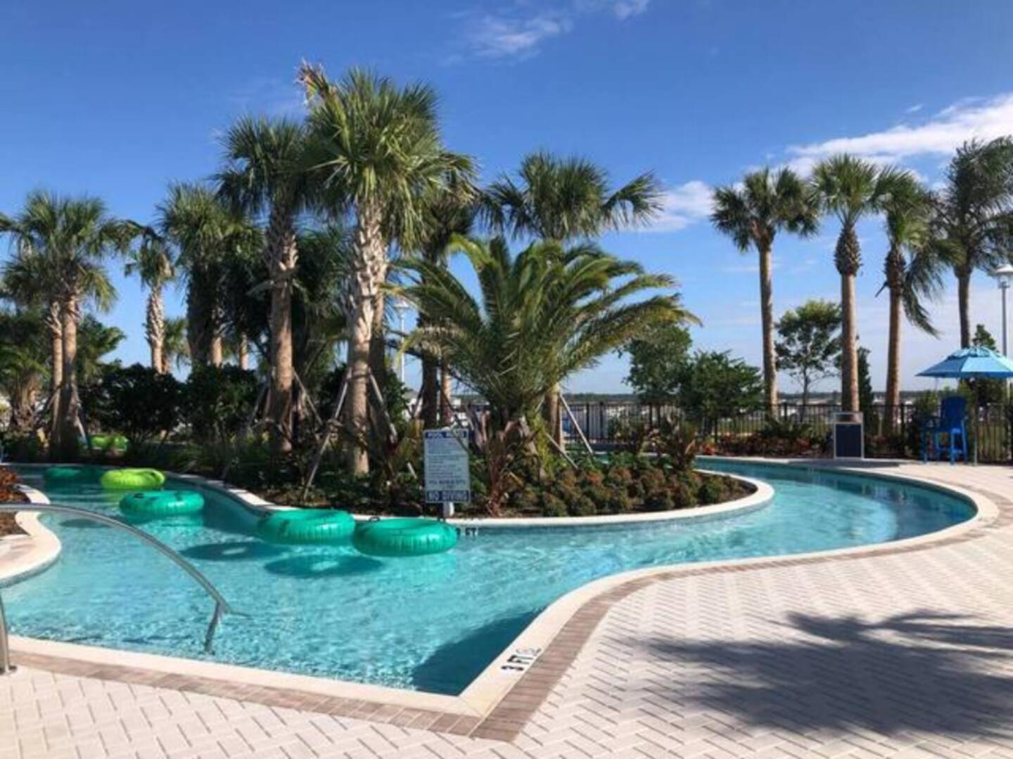 Modern 5br Getaway W Heated Pool & Bbq Area Holiday home