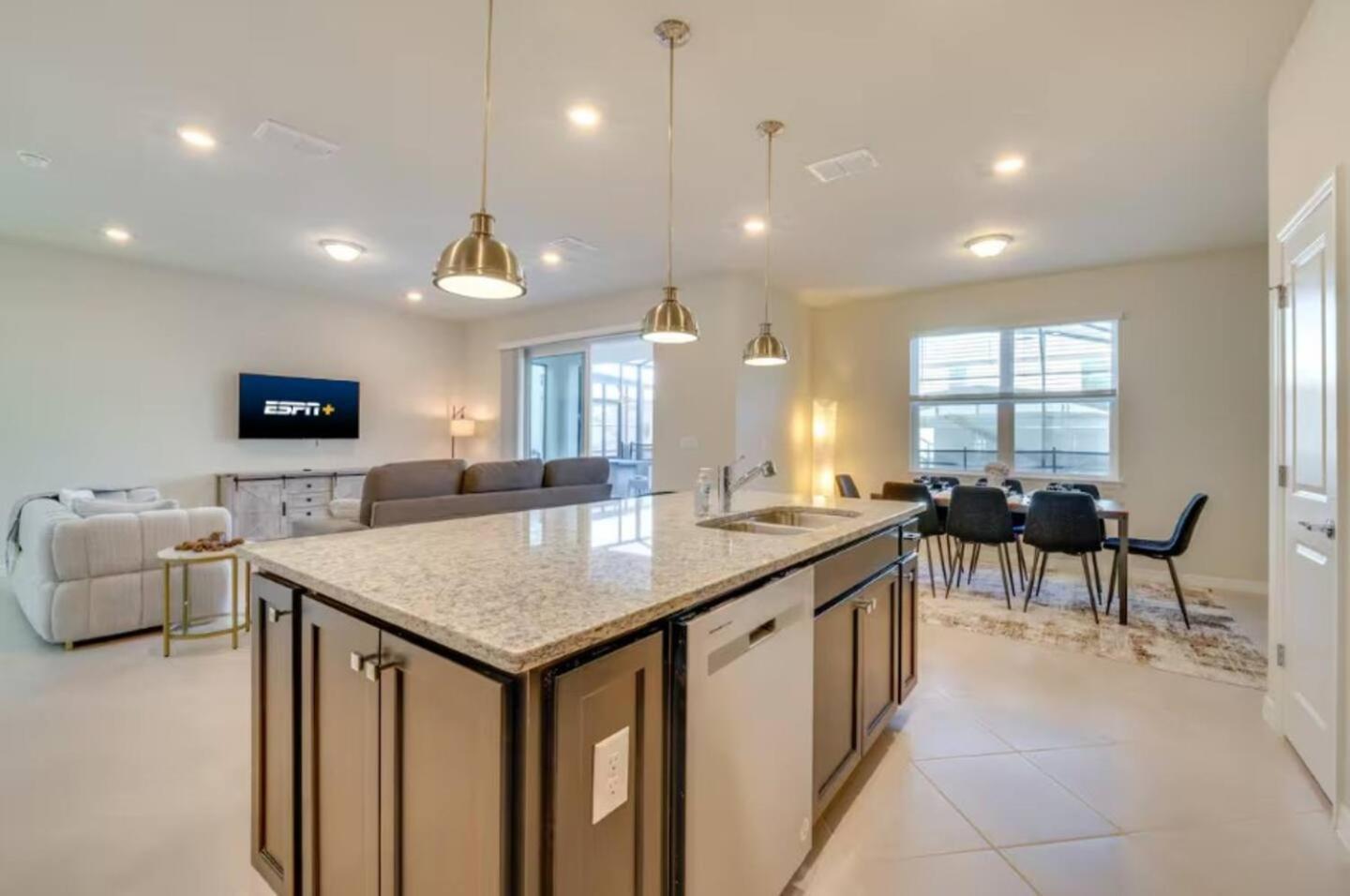 Holiday home Modern 5br Getaway W Heated Pool & Bbq Area Orlando
