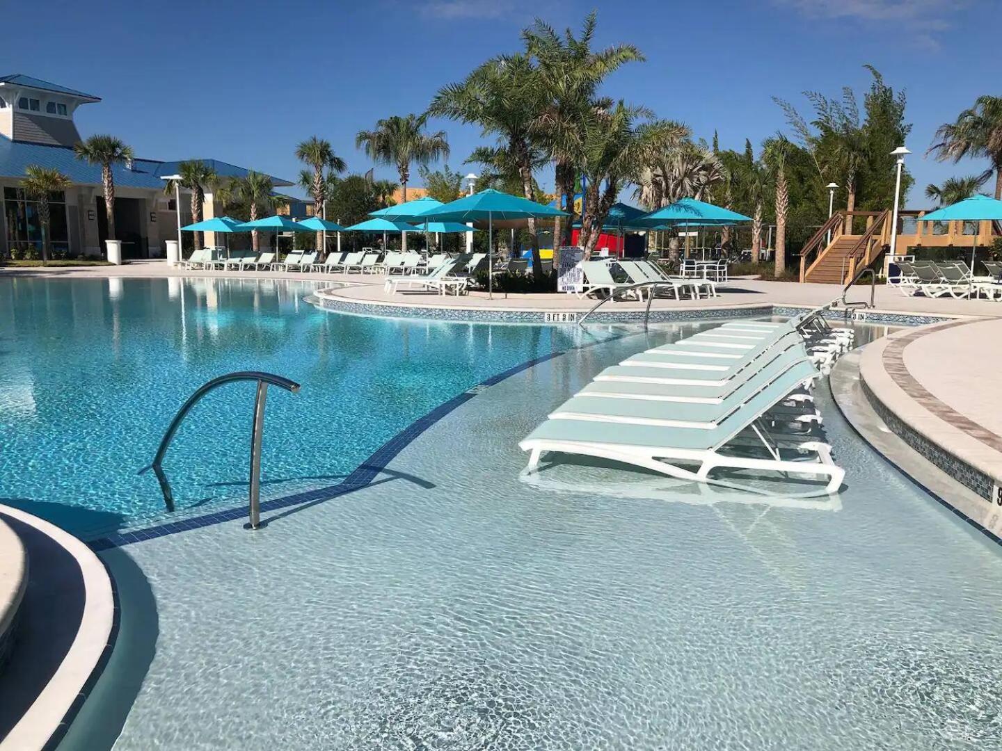 Modern 5br Getaway W Heated Pool & Bbq Area *