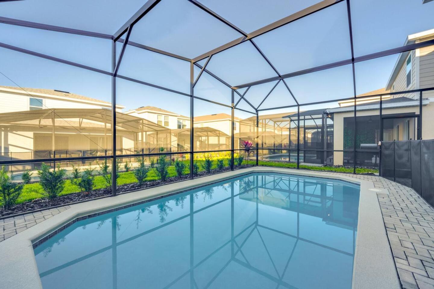Holiday home Modern 5br Getaway W Heated Pool & Bbq Area *