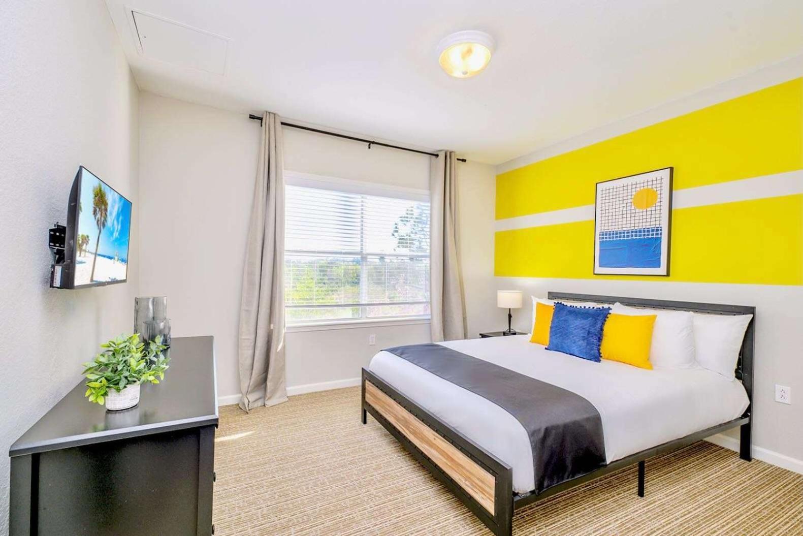 Cozy 2br - Private Balcony - Near Orlando
