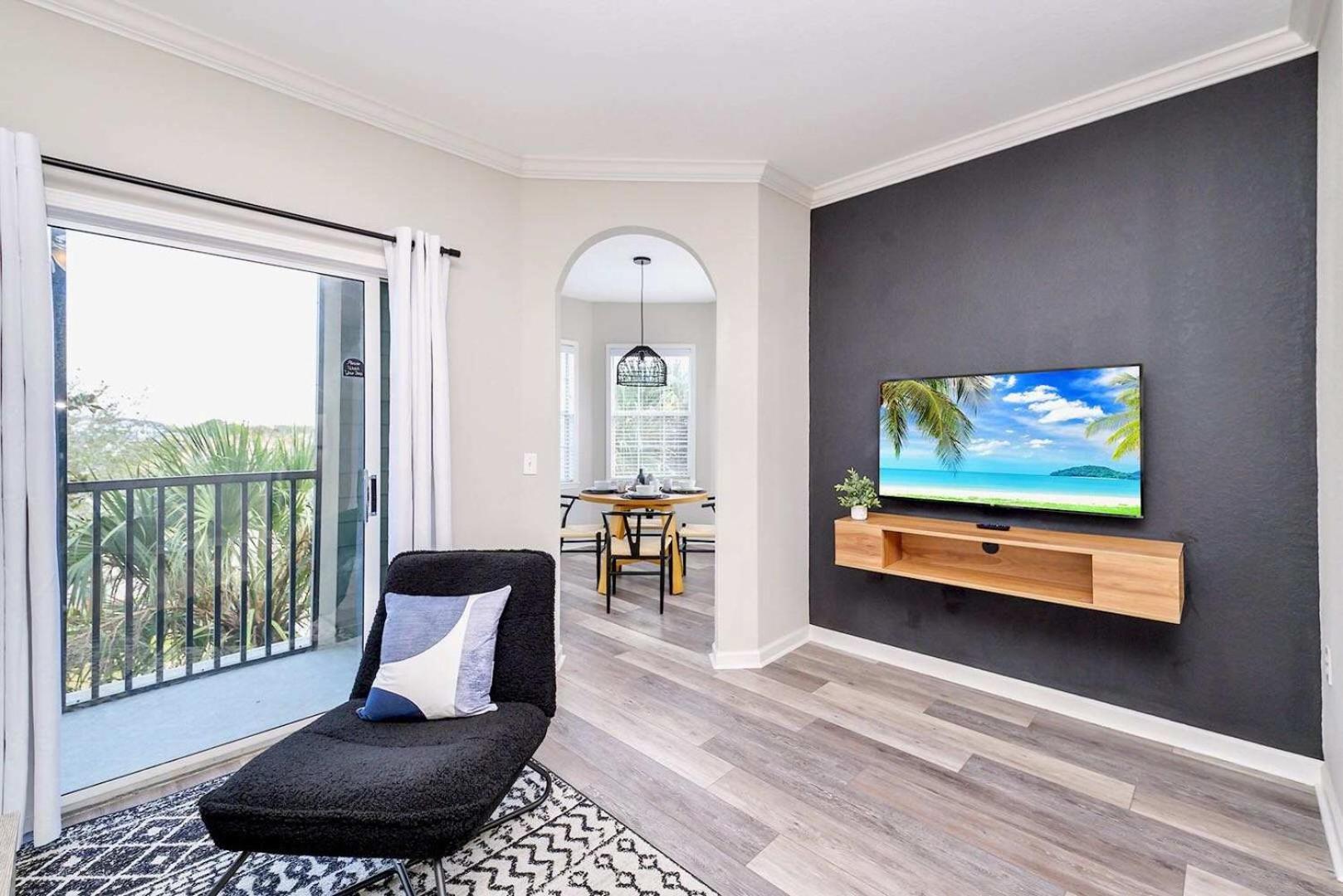 Cozy 2br - Private Balcony - Near Holiday home Orlando