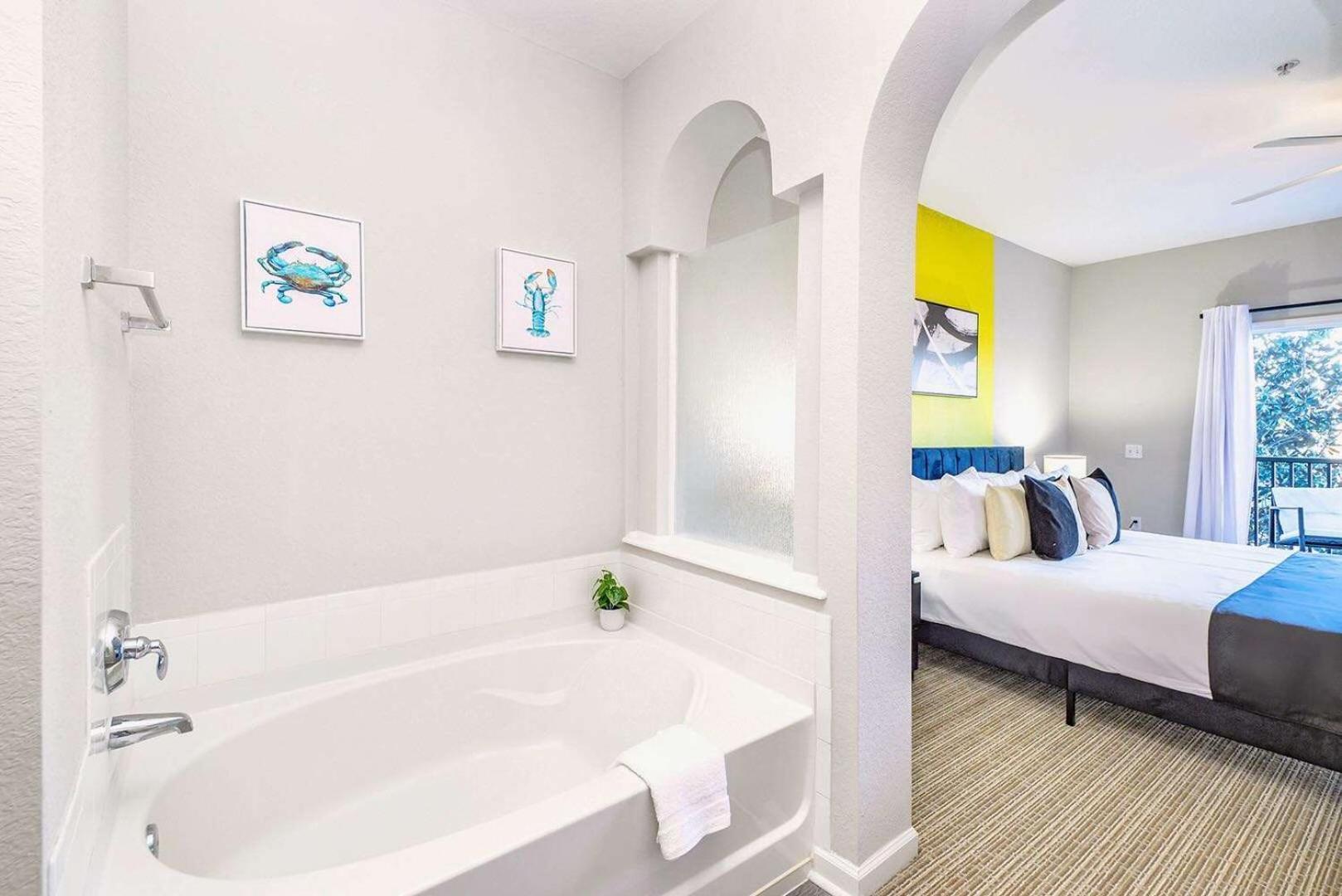 Cozy 2br - Private Balcony - Near Orlando