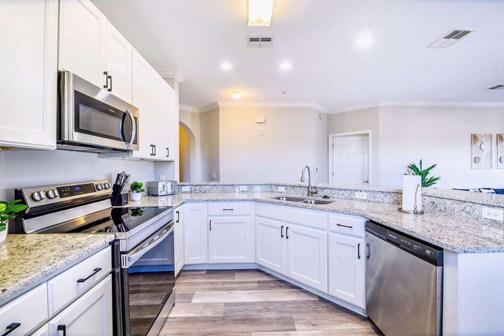 Cozy 2br - Private Balcony - Near * Orlando