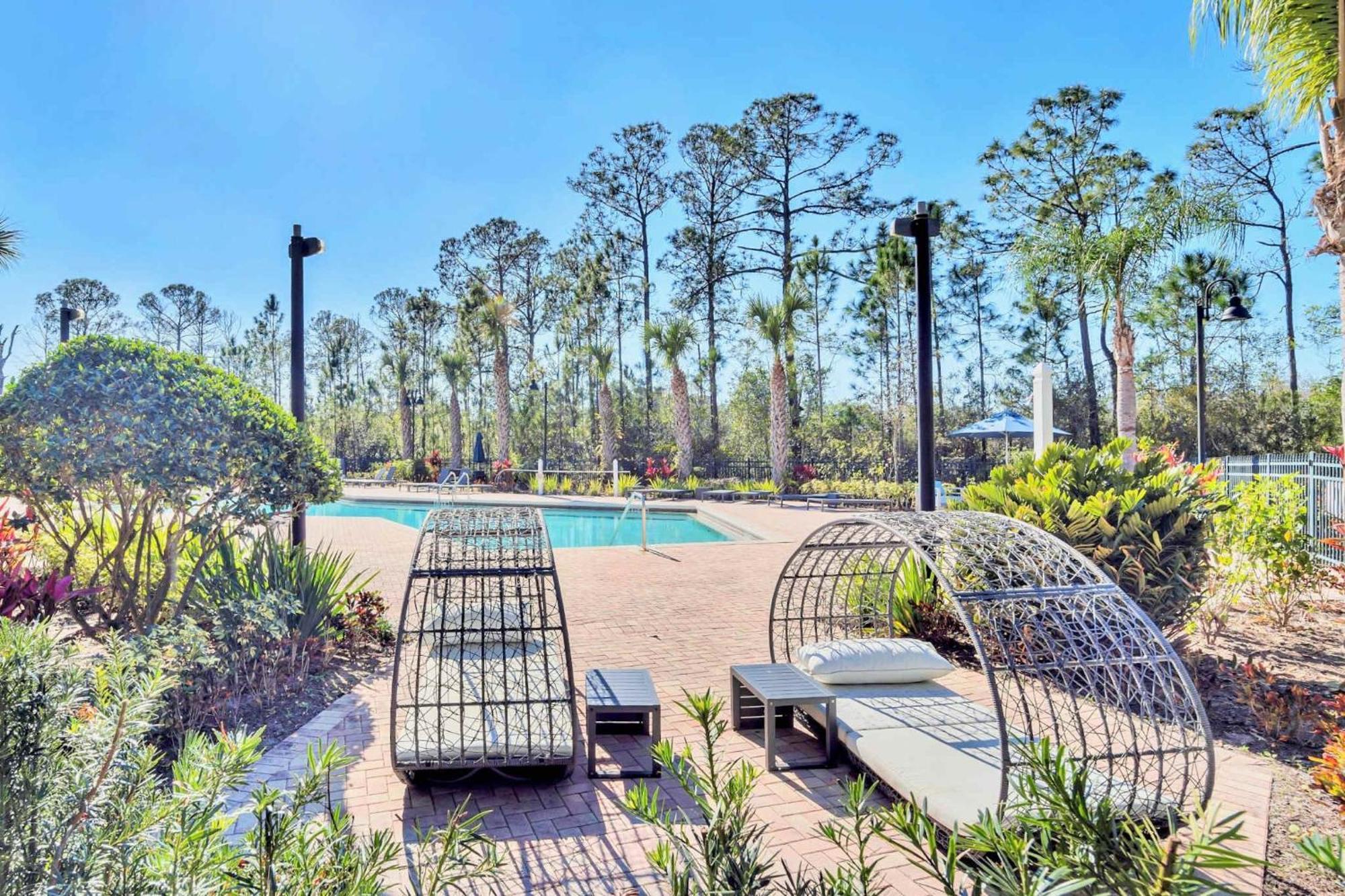 Cozy 2br - Private Balcony - Near Holiday home *