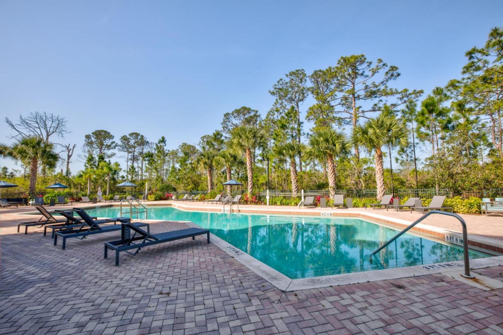 Cozy 2br - Private Balcony - Near * Orlando