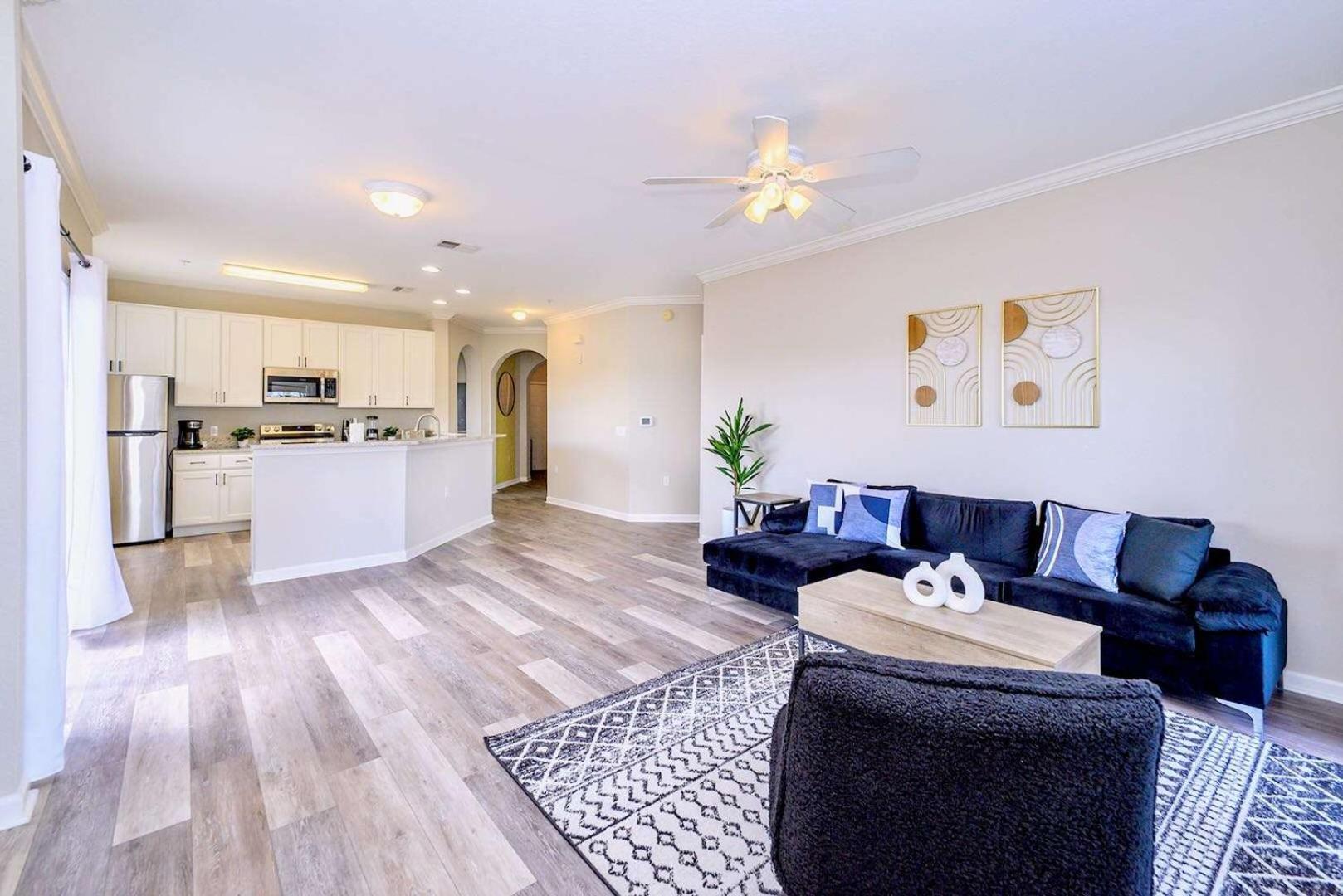 Holiday home Cozy 2br - Private Balcony - Near