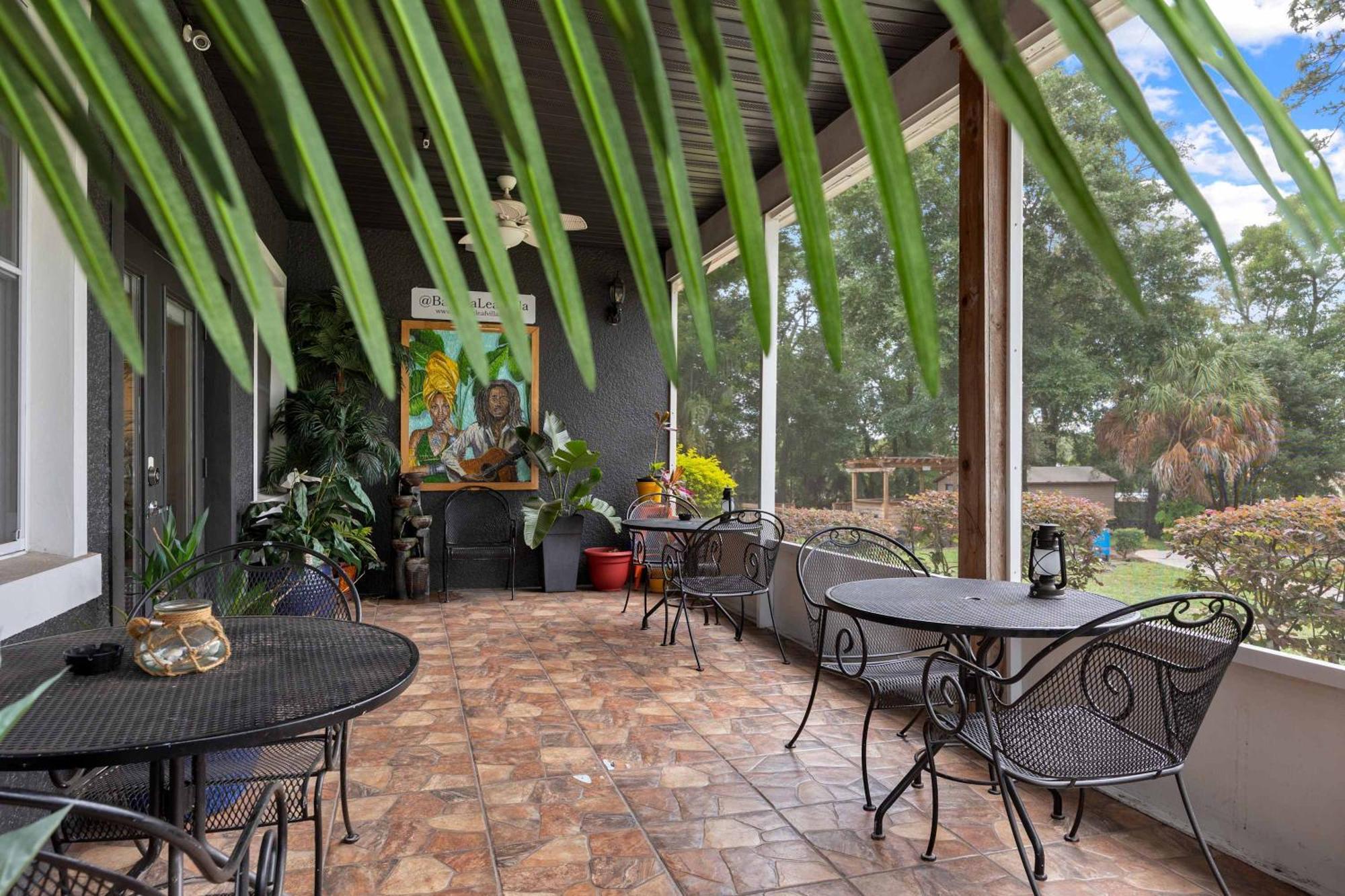 Banana Leaf Villa-vintage Vibes- King Holiday home
