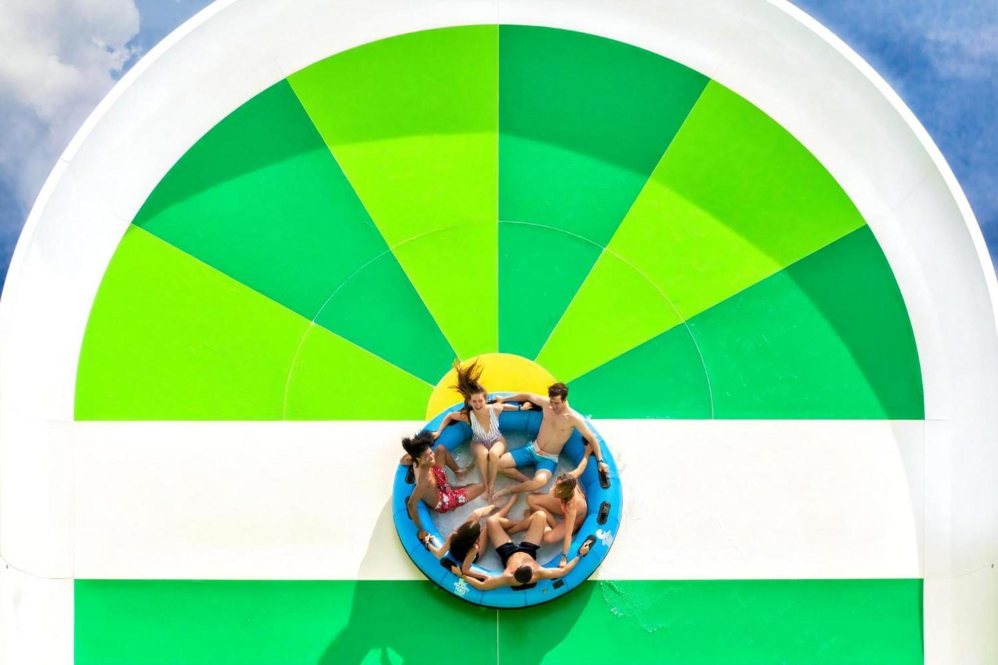 Refreshing Blue Near With Margaritaville Island H20 Waterpark Access - 2942sr