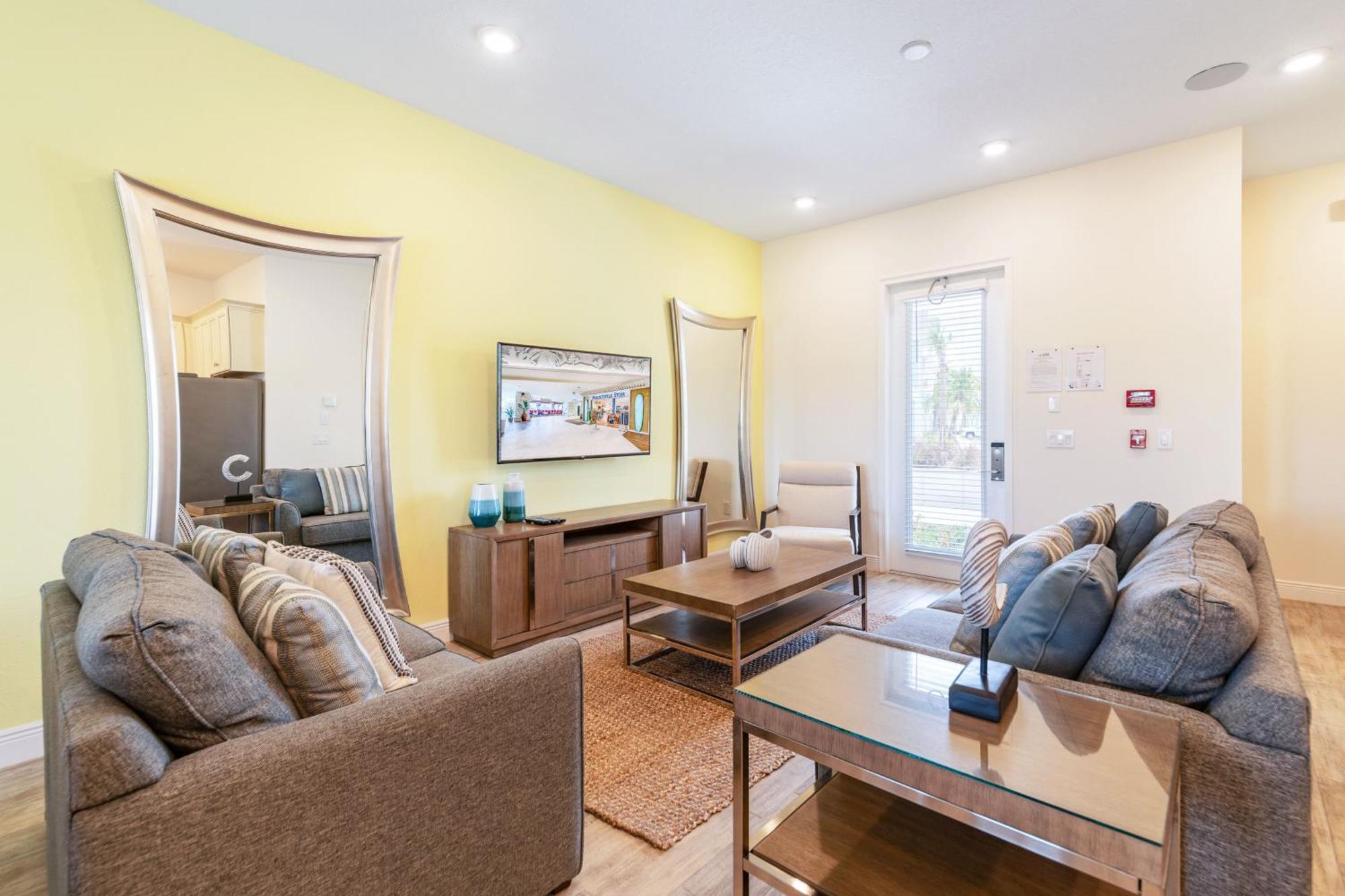 Spacious With Private Pool Near With Margaritaville Island H2o Access - 8009su Holiday home *