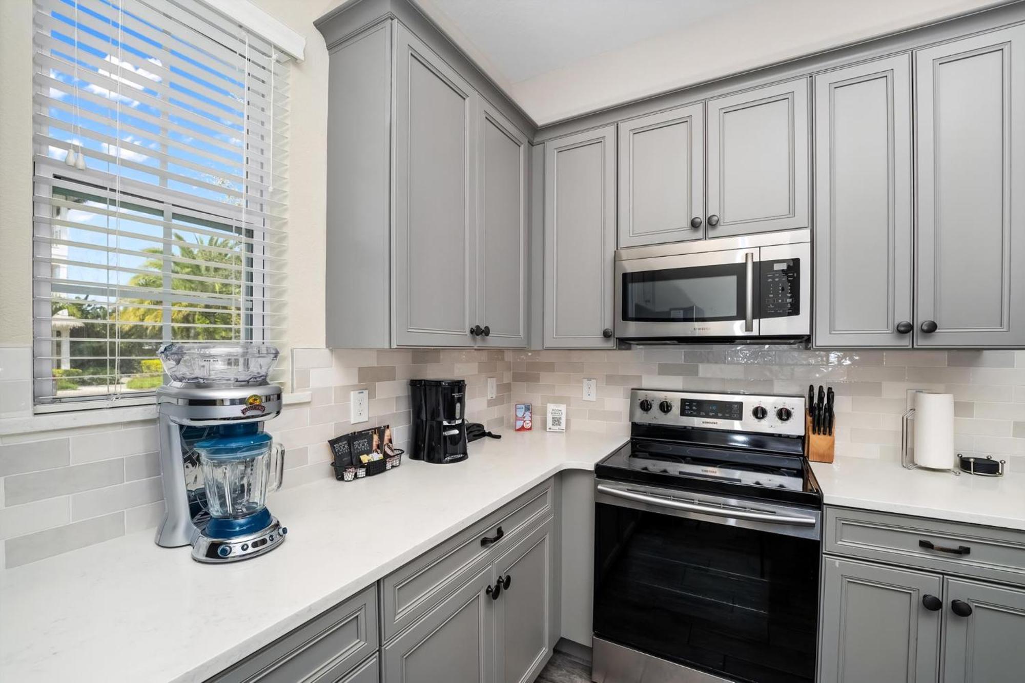 Pineapple Dream With Private Hot Tub Near With Margaritaville Island H2o Access - 8000sb Orlando