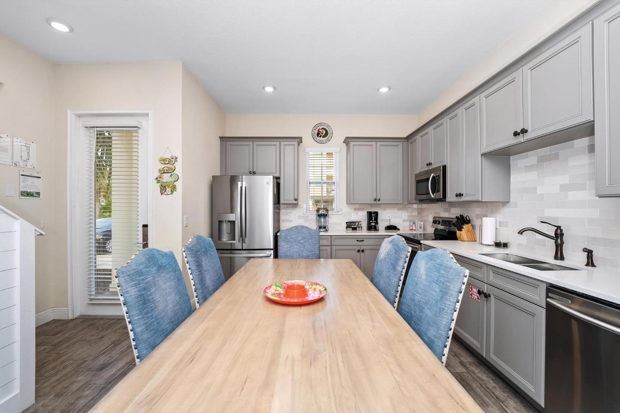 Pineapple Dream With Private Hot Tub Near With Margaritaville Island H2o Access - 8000sb Holiday home *