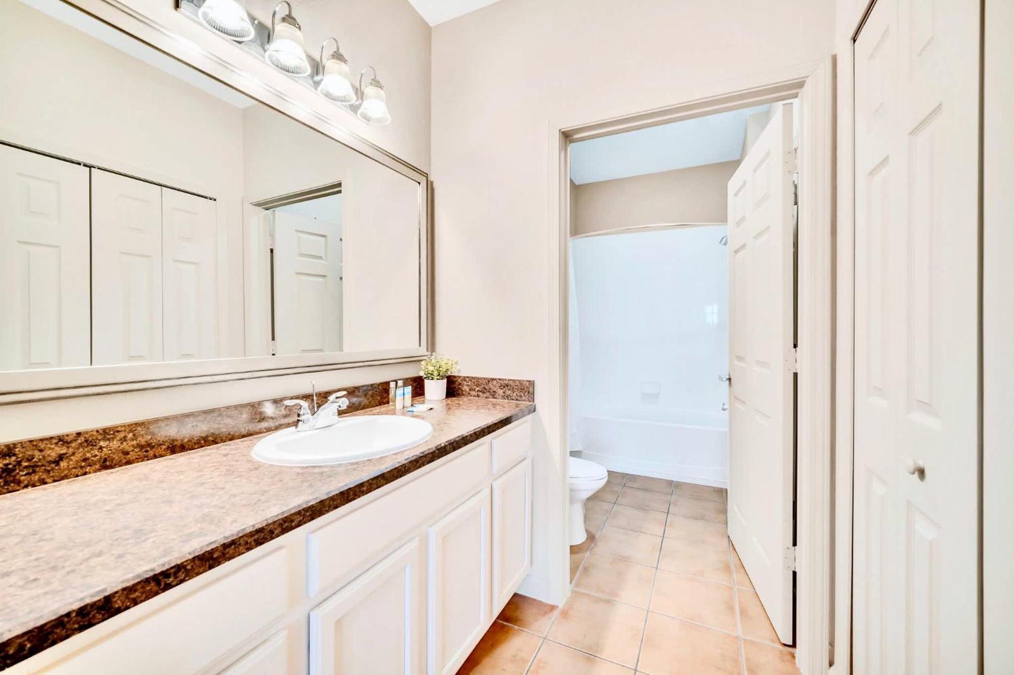 2br With Shared Pool & Hot Tub, Near Disney! * Orlando