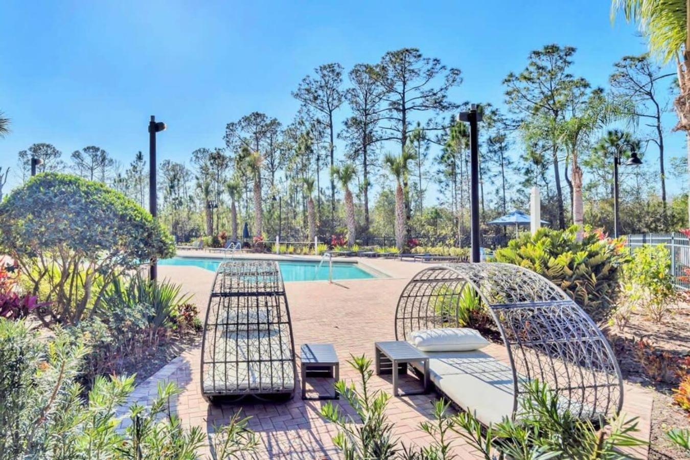 Holiday home 2br With Shared Pool & Hot Tub, Near Disney!