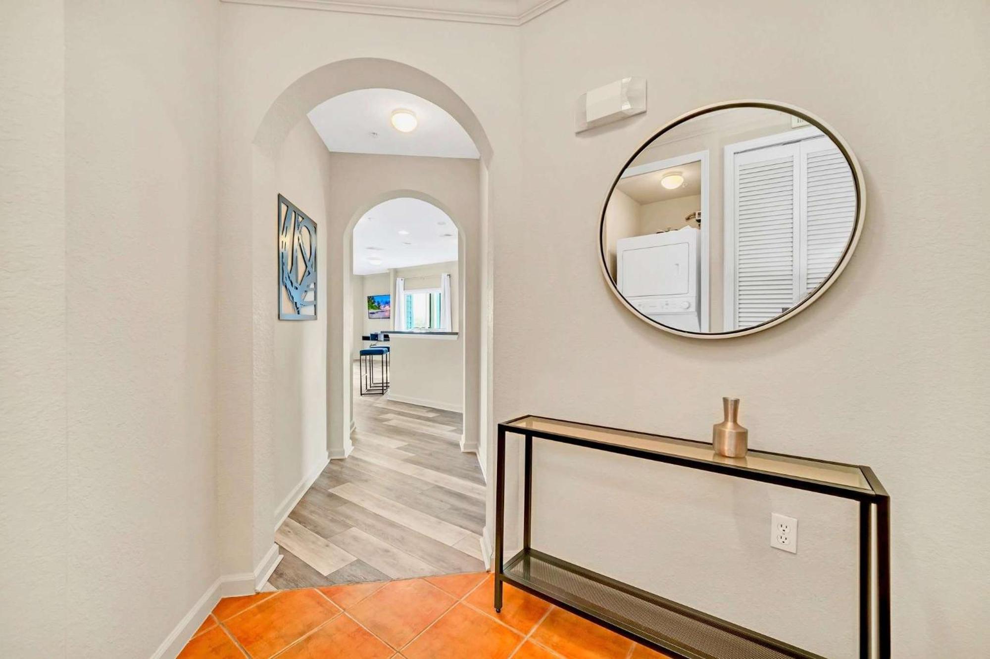Spacious 2br W Pool & Hot Tub Near Holiday home Orlando