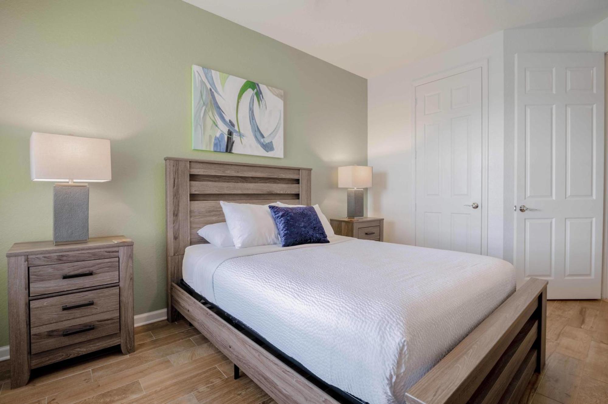 Apartment Vista Cay Lakeview Allure Near Theme Parks, And Walk To Convention Center Orlando