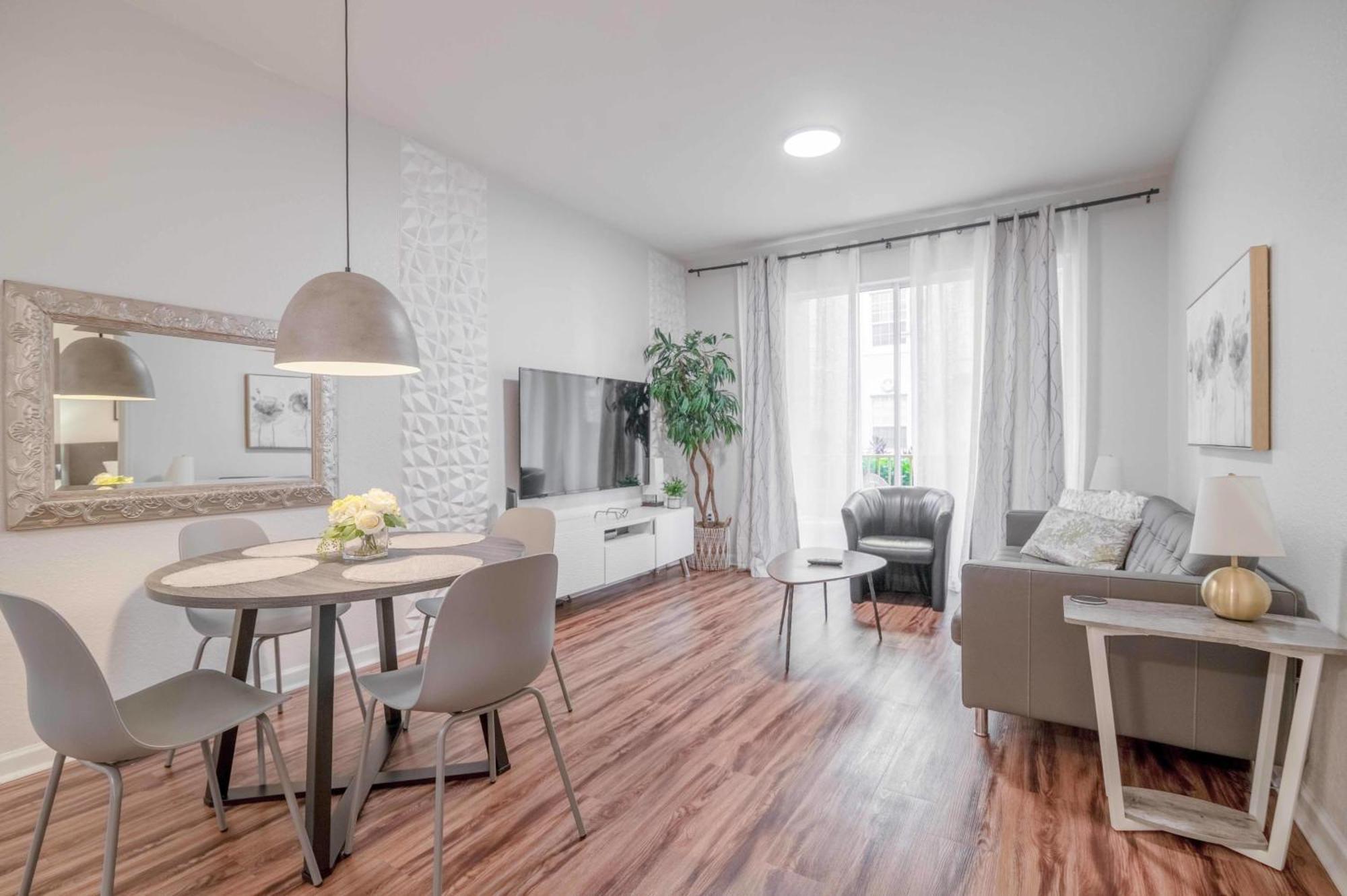 Apartment Vista Cay Luxury Secret Cove Near Theme Parks And Walk To The Convention Center