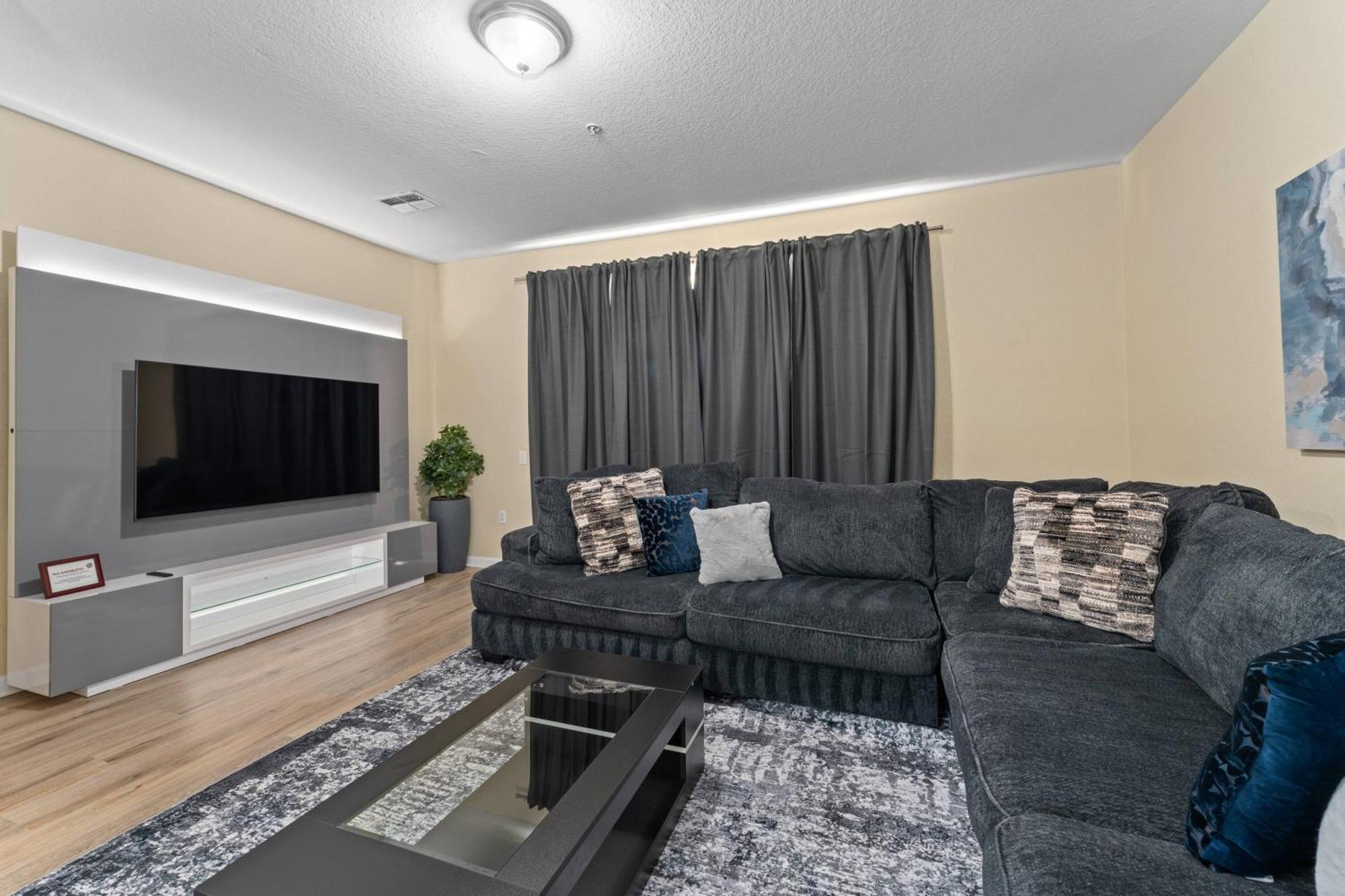 Townhome In 3 Suits *