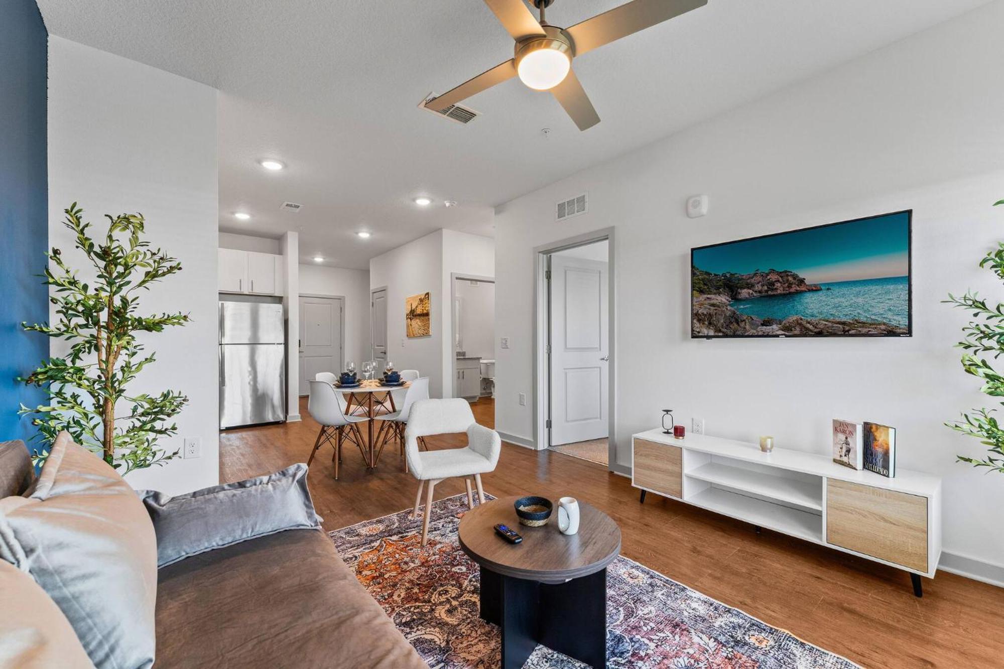 Complete Cozy King Bed Pool Gym Pet Friendly Close Parks Apartment Orlando