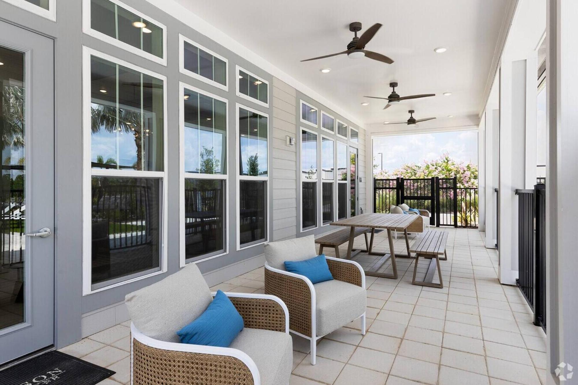 Complete Cozy King Bed Pool Gym Pet Friendly Close Parks *