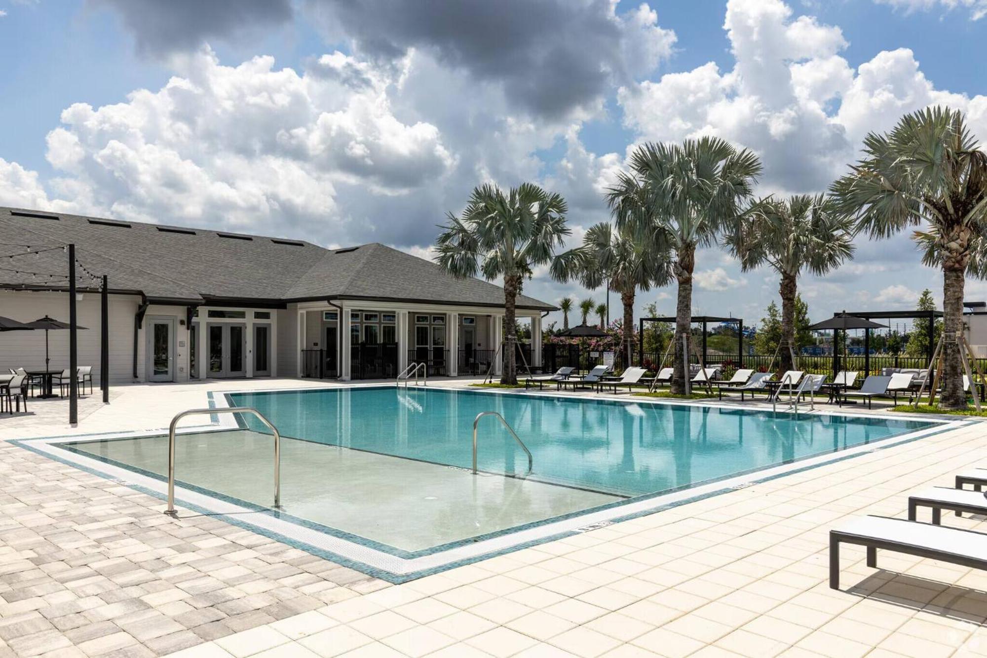 Complete Serene King Escape Pet Friendly W Pool Gym Apartment *