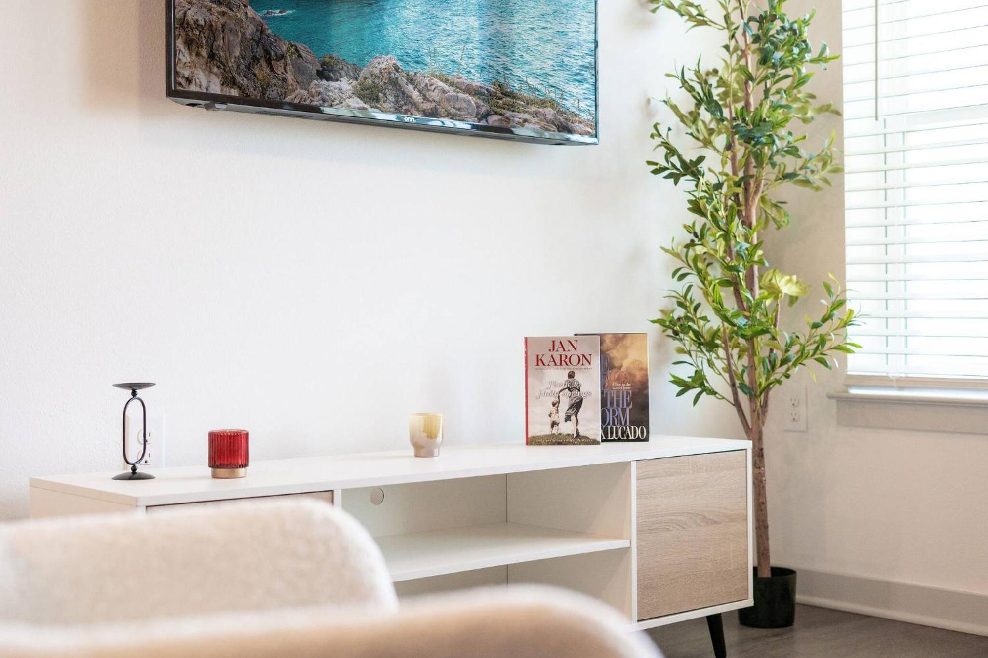 Complete Serene King Escape Pet Friendly W Pool Gym
