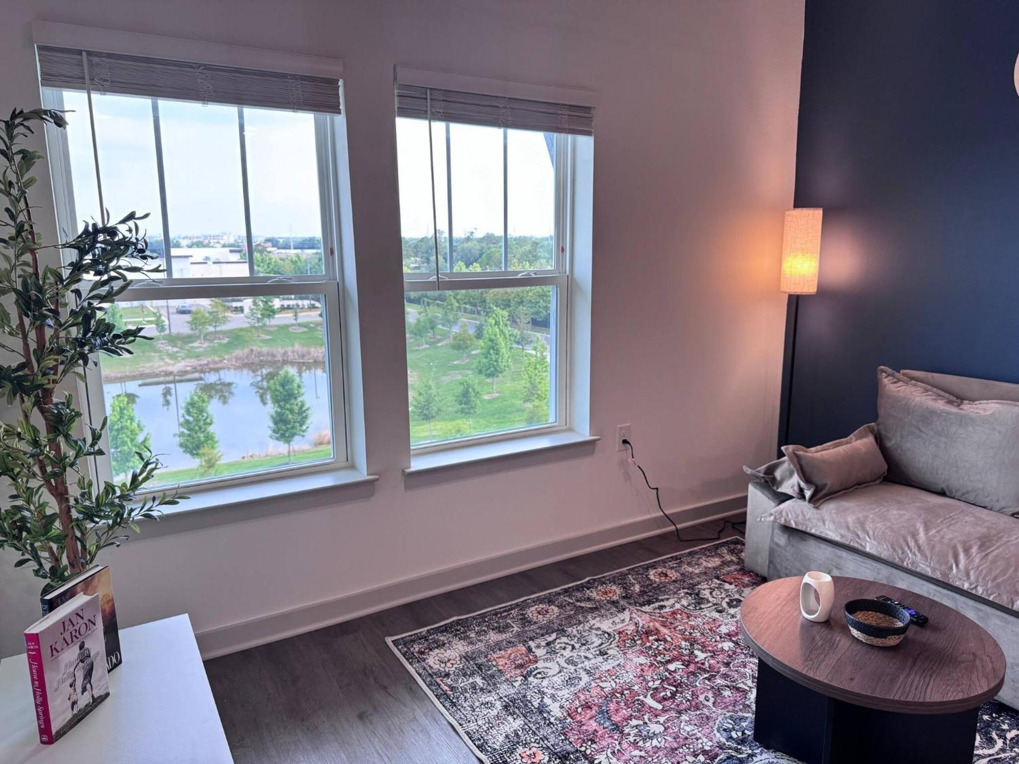 Apartment Complete Serene King Escape Pet Friendly W Pool Gym