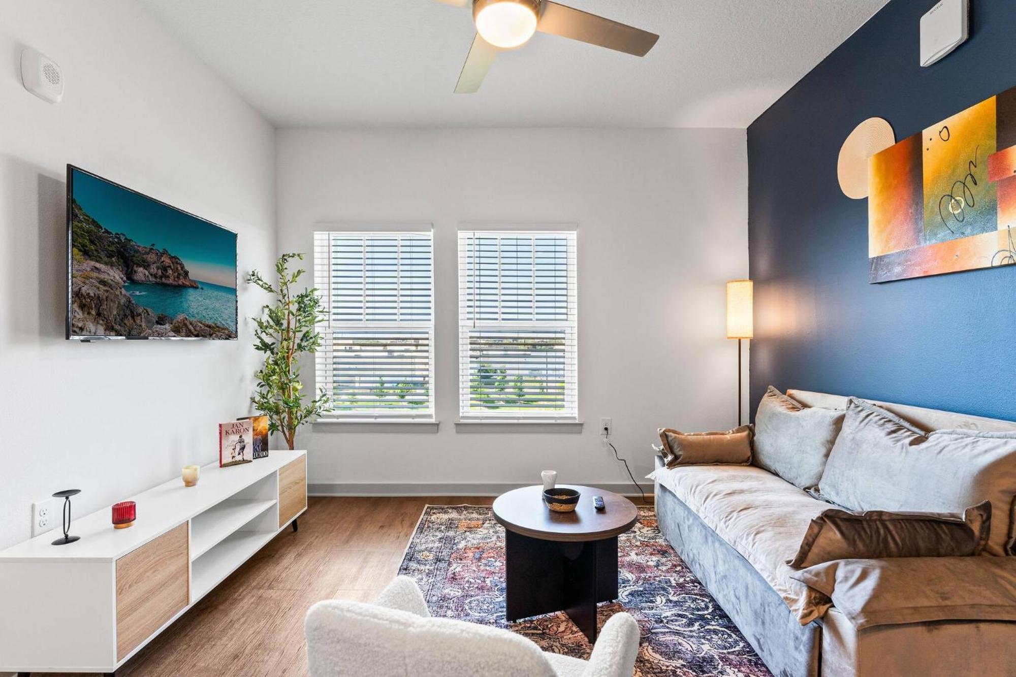 Complete Serene King Escape Pet Friendly W Pool Gym *