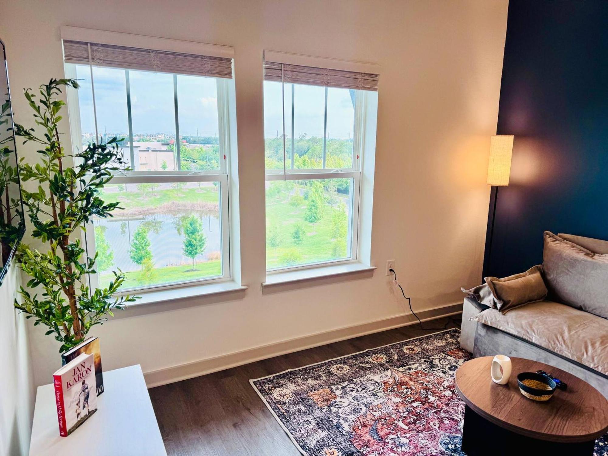 Apartment Complete Serene King Escape Pet Friendly W Pool Gym
