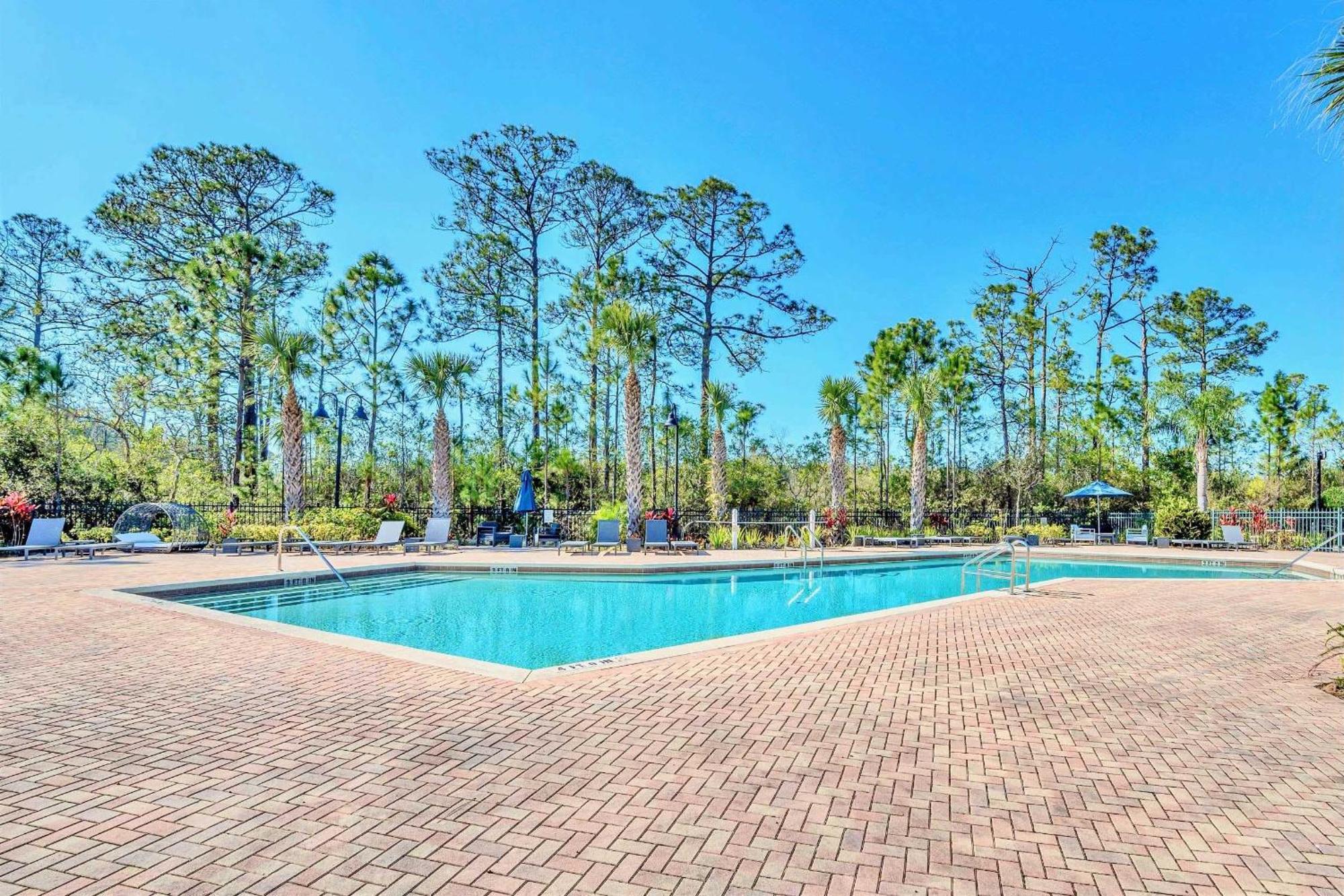 3br With Pool Hot Tub Games - Near Holiday home *